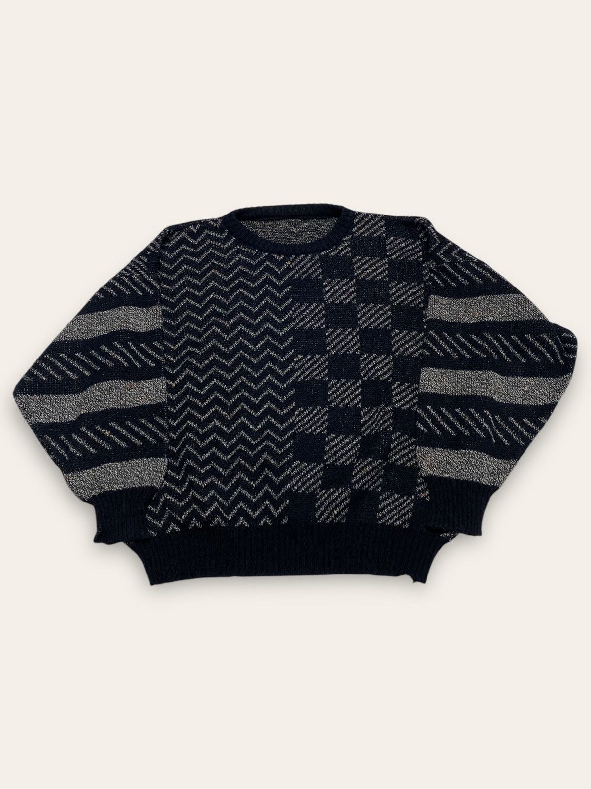 Vintage Vintage Baggy Oversize Black Grey Pattern Sweater Knitwear Size US XL / EU 56 / 4 - 1 Thumbnail