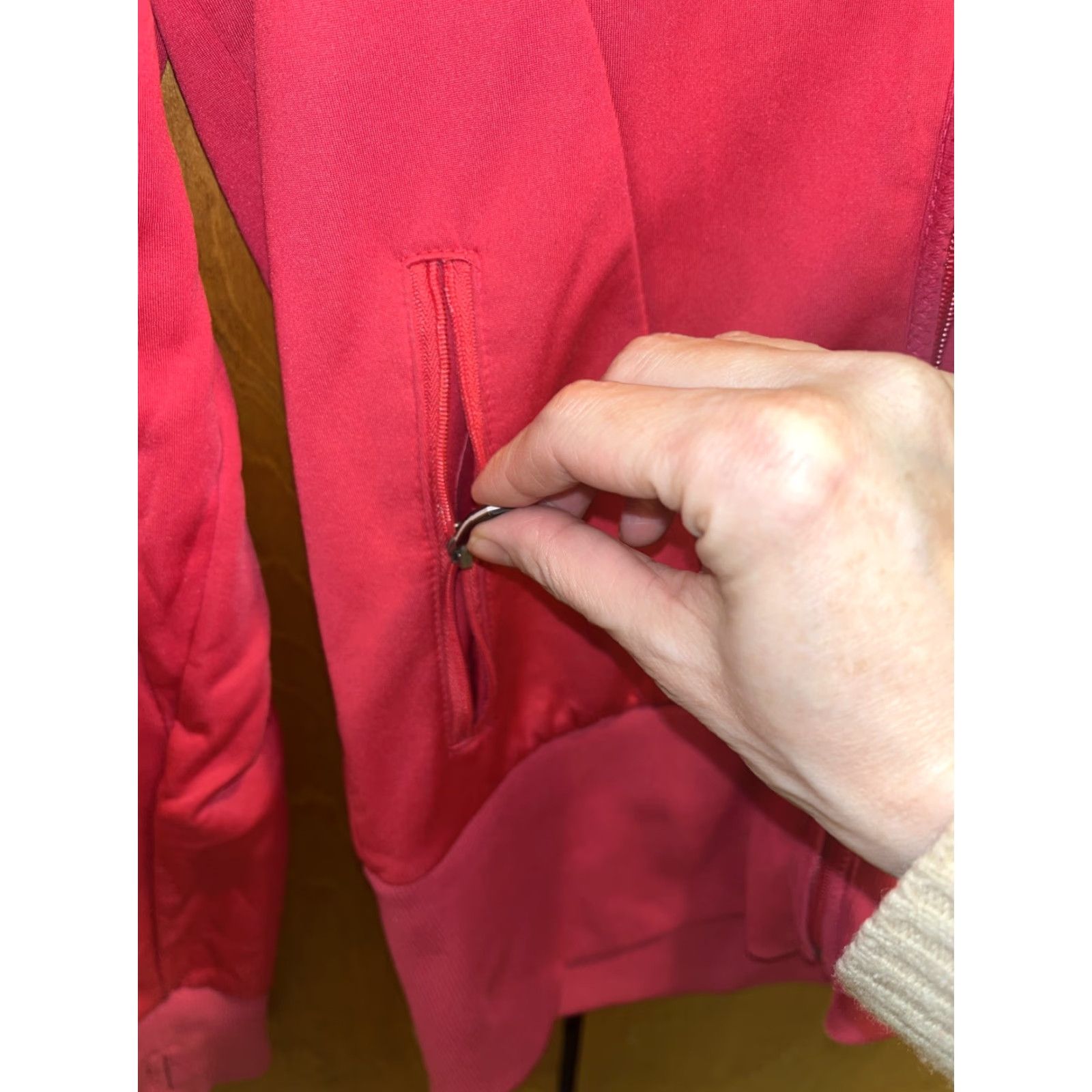 Bench Bench Sweatshirt Women’s Small Pink Zipper Hooded W/ Thumb Holes Pictures Womens Size S / US 4 / IT 40 - 3 Thumbnail