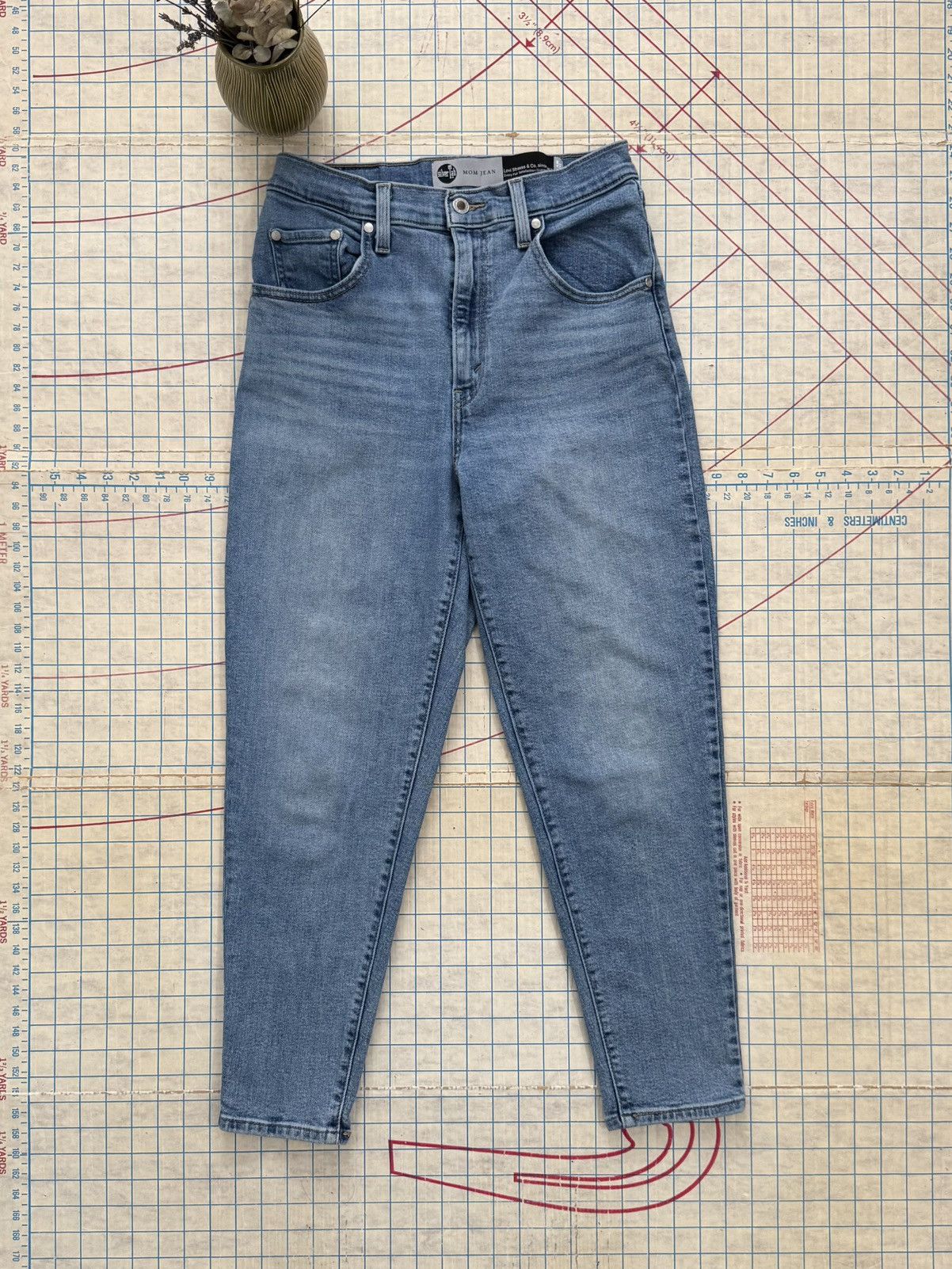 Levi's Levi’s Silver Tab Mom Jeans Women’s Size 29 Light Wash Size 29" - 2 Thumbnail