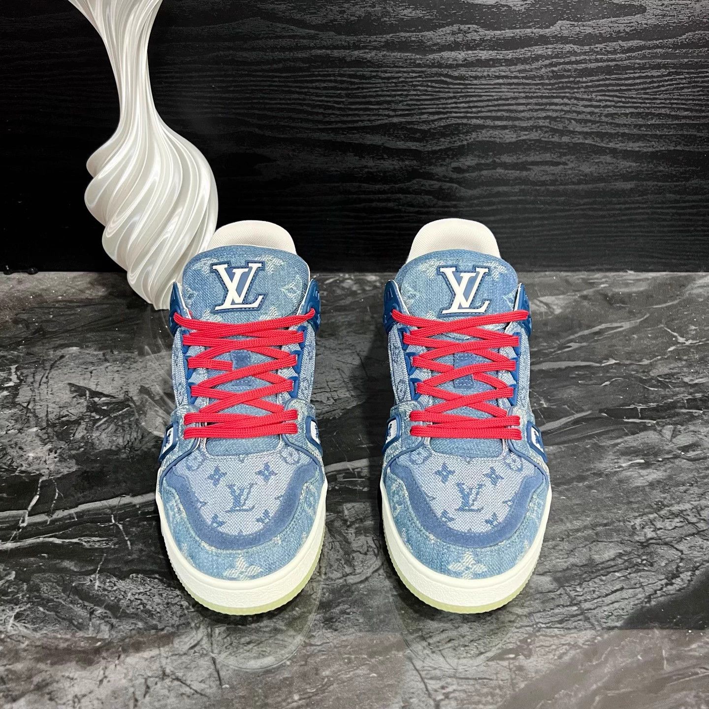 Louis Vuitton LV Denim Trainer China Exclusive Near New 38.5 Size US 7.5 / IT 37.5 - 2 Thumbnail