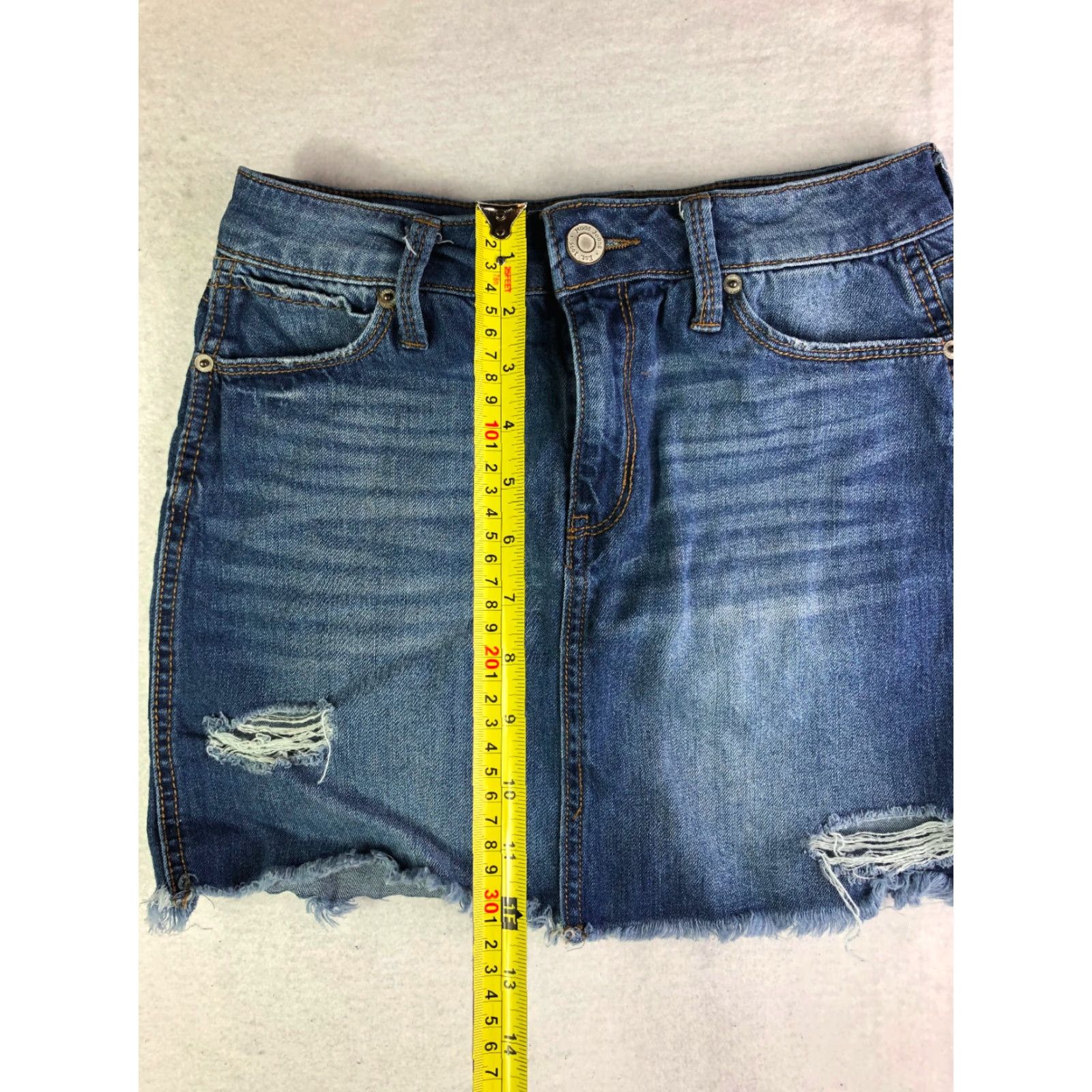Vintage Mudd Blue Jean Skirt Juniors Size 5 25" Waist Measured, Denim Cotton, Regular Fit, Zip Closure, Short Mini Skirt, Vintage No, Blue Size 27" / US 4 / IT 40 - 5 Thumbnail