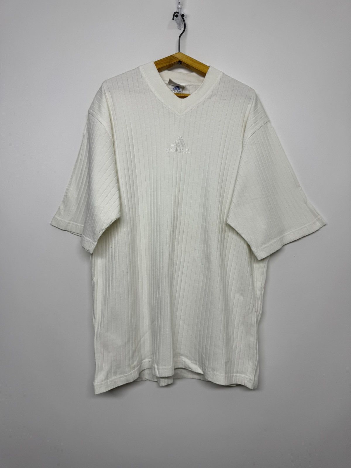 Adidas Vintage 90s Adidas v-neck ribbed T-Shirt logo in beige Size US M / EU 48-50 / 2 - 1 Thumbnail
