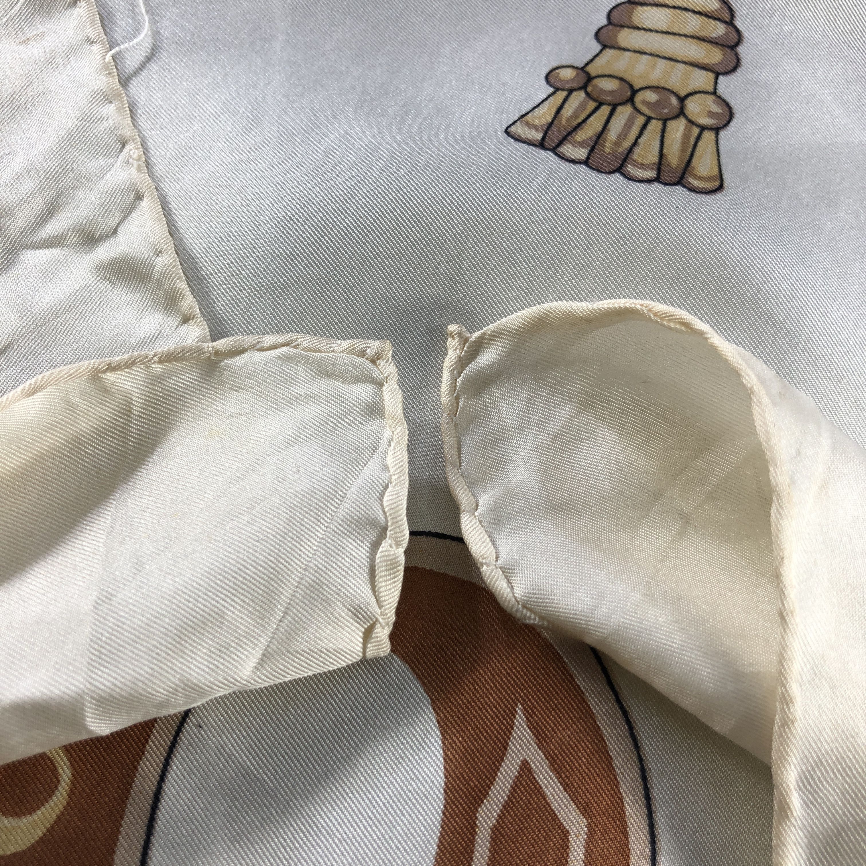 Vintage Vintage Luxury Baroque Hand Rolled Silk Scarf M1359 Size ONE SIZE - 4 Thumbnail