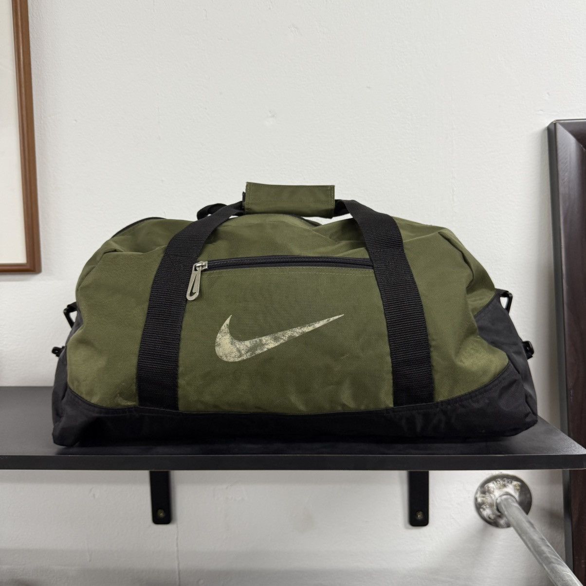 Nike Travel Duffel Bag in Green, Men's