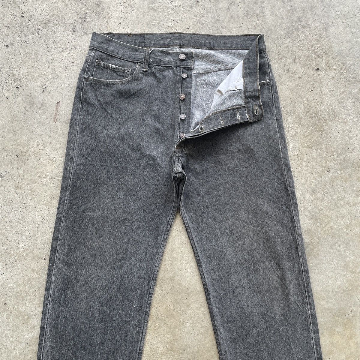 Levi's Vintage Clothing 90s Vintage Levi’s 501 USA Black Faded Jeans Pants W34x29 Size US 34 / EU 50 - 3 Thumbnail