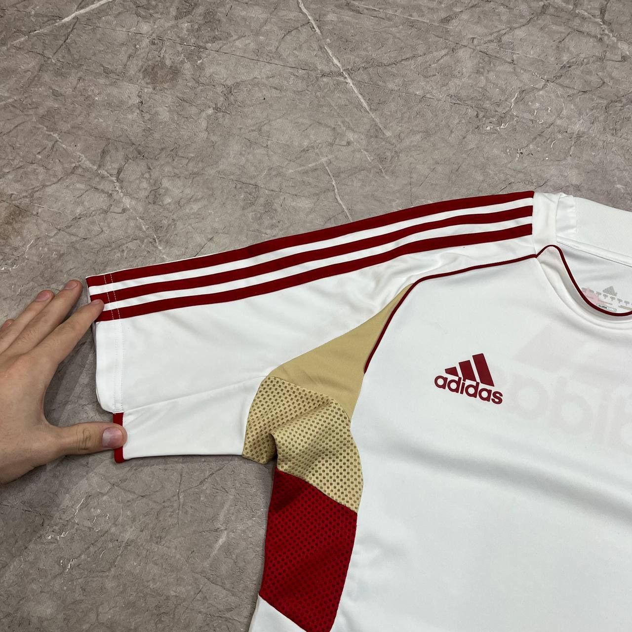 Adidas Vintage Adidas 2011/2012 Bayern Munich Football T-Shirt Size US L / EU 52-54 / 3 - 23 Thumbnail