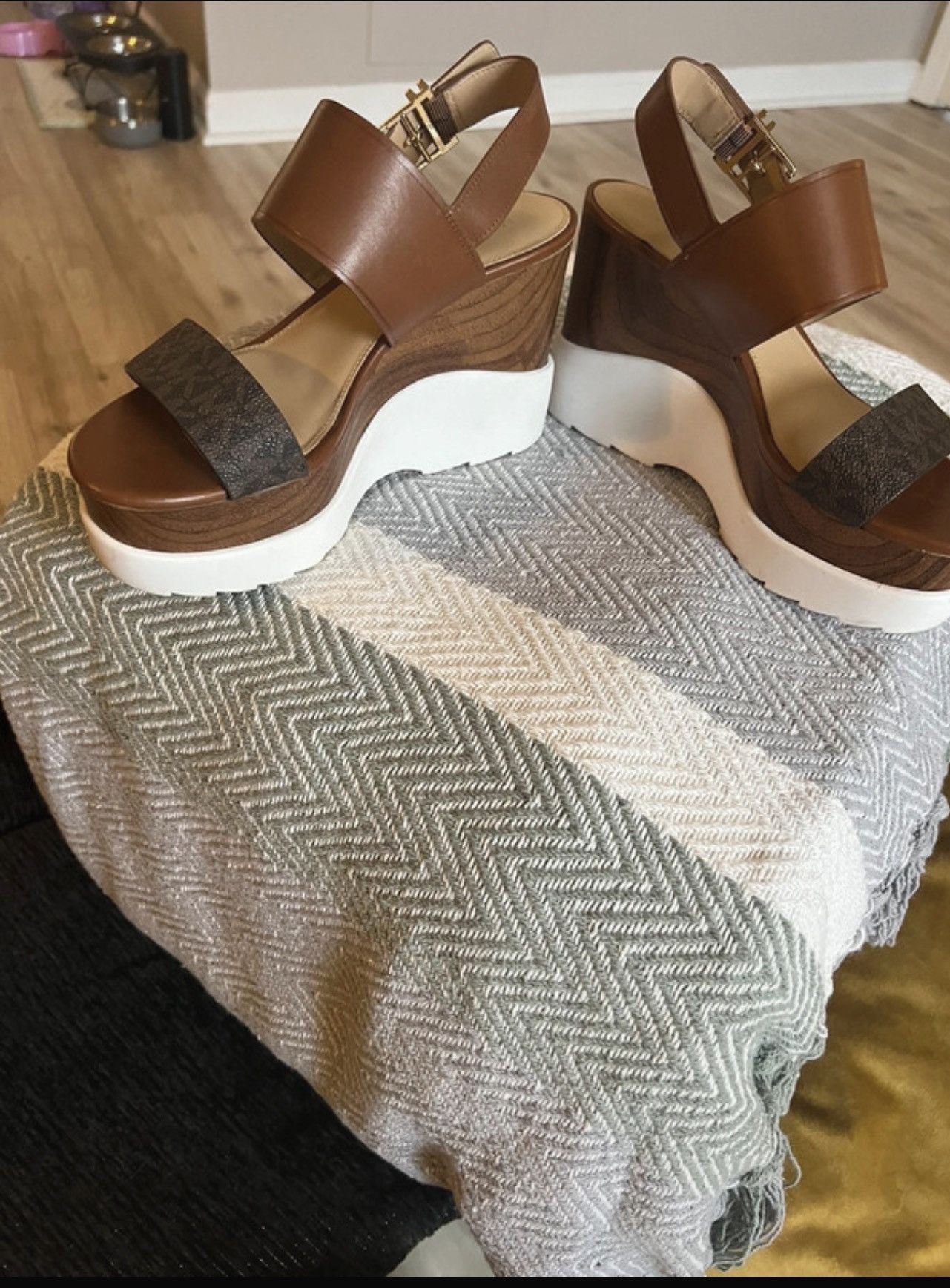 Michael Kors New never use platform Size US 6 / IT 36 - 1 Thumbnail