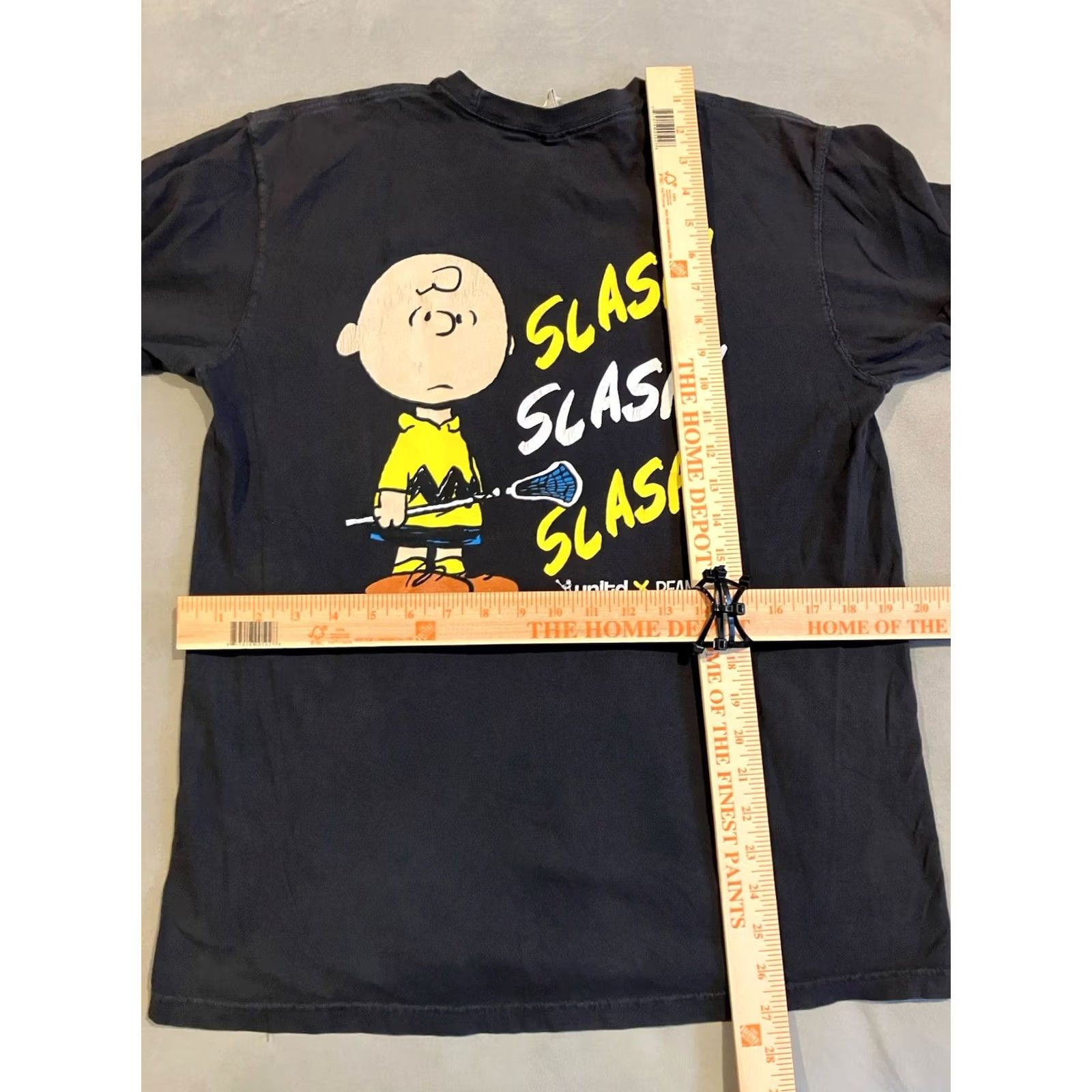 Comfort Colors WOW- LACROSSE UNLIMITED X PEANUTS- Charlie Brown - Slash/Slash/Slash T Shirt - M Shirt Mens Black M Peanuts Comfort Colors Short Sleeve Regular Size US M / EU 48-50 / 2 - 4 Thumbnail