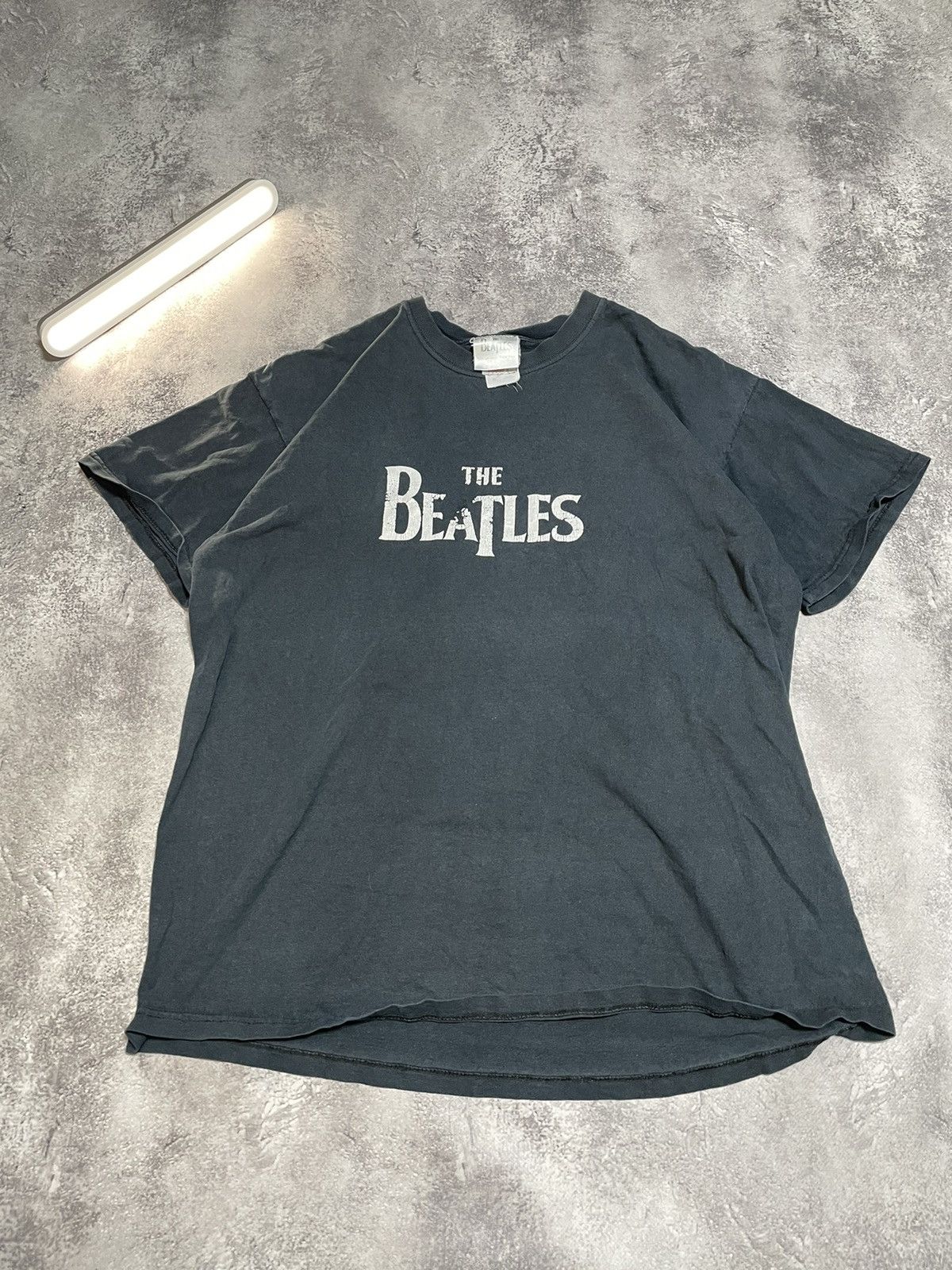 Band Tees Vintage 2005 The Beatles tee sun faded big logo size XL Size US XL / EU 56 / 4 - 8 Thumbnail