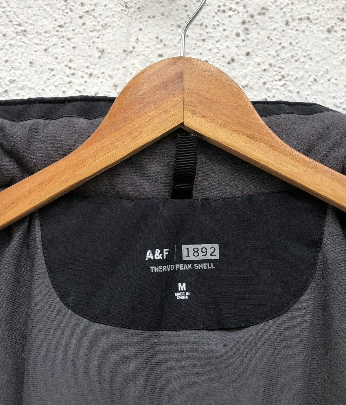 Abercrombie & Fitch Abercrombie & Fitch Black Insulated Waterproof Bomber Jacket Size US M / EU 48-50 / 2 - 21 Thumbnail