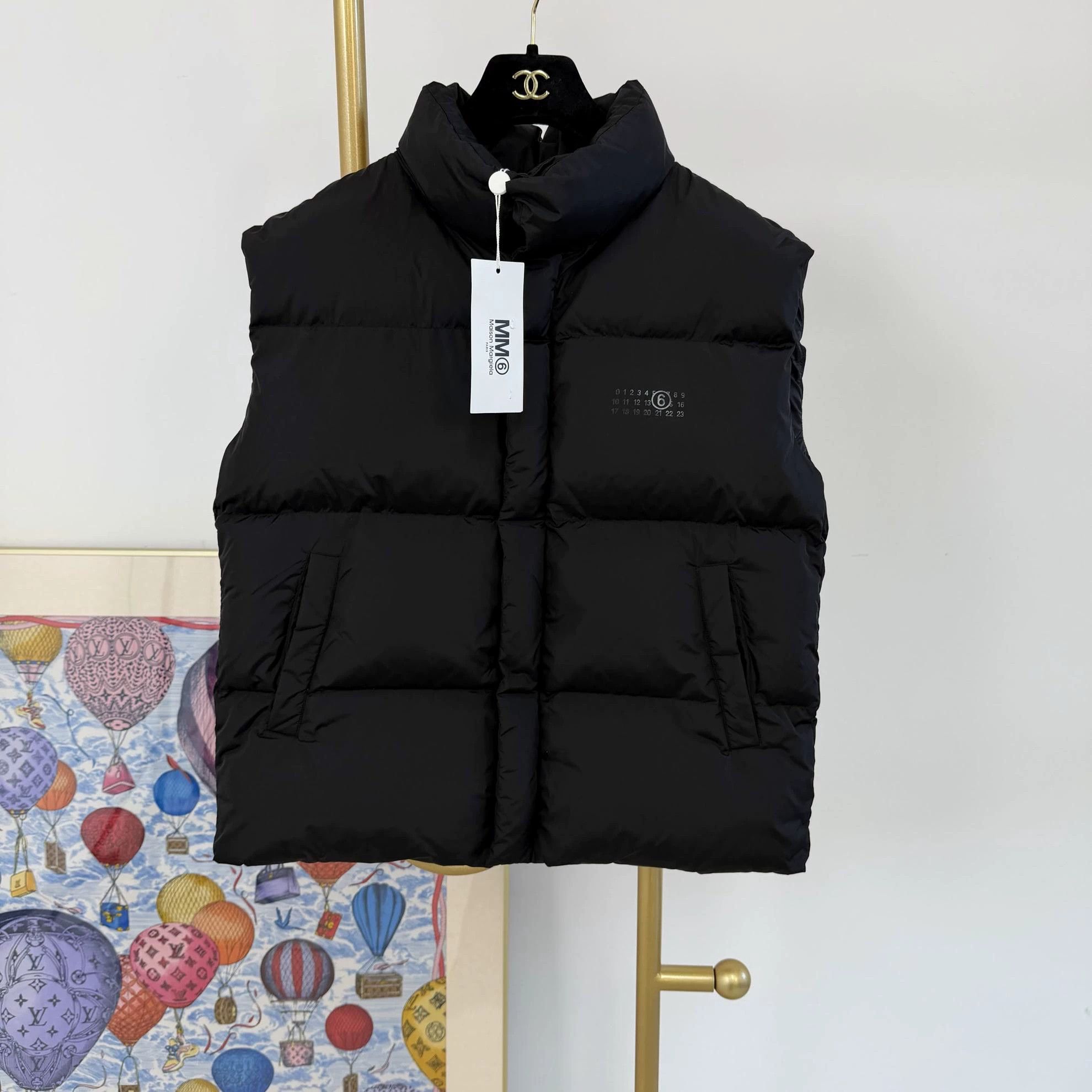 MM6 MM6 Black Down Vest Size 12 with tags 1129 Size XL / US 12-14 / IT 48-50 - 1 Thumbnail