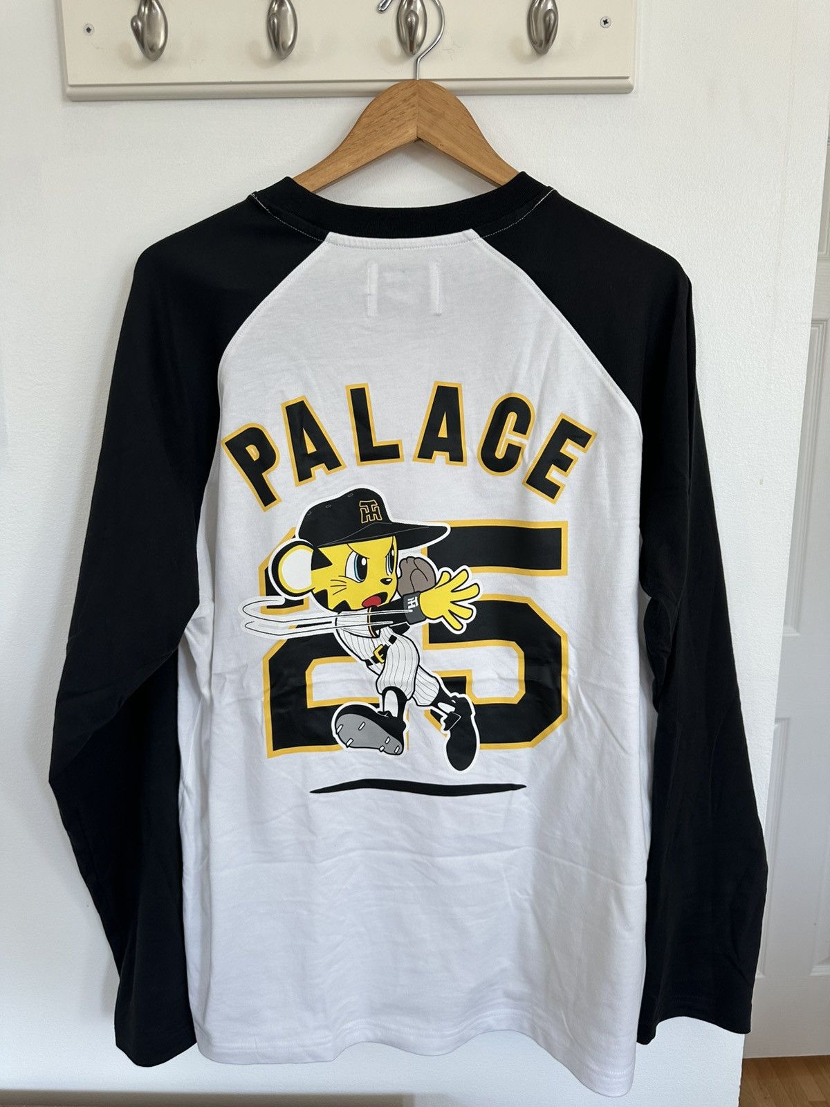 Palace SOLDD Palace Osaka exclusive Hanshin Tigers baseball tee Size US L / EU 52-54 / 3 - 1 Thumbnail
