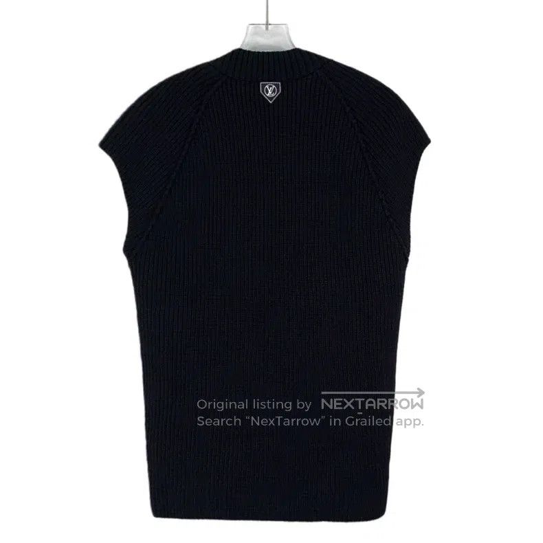 Louis Vuitton Louis Vuitton 24 black wool crew neck single-breasted slee Size US XXS / EU 40 - 2 Thumbnail