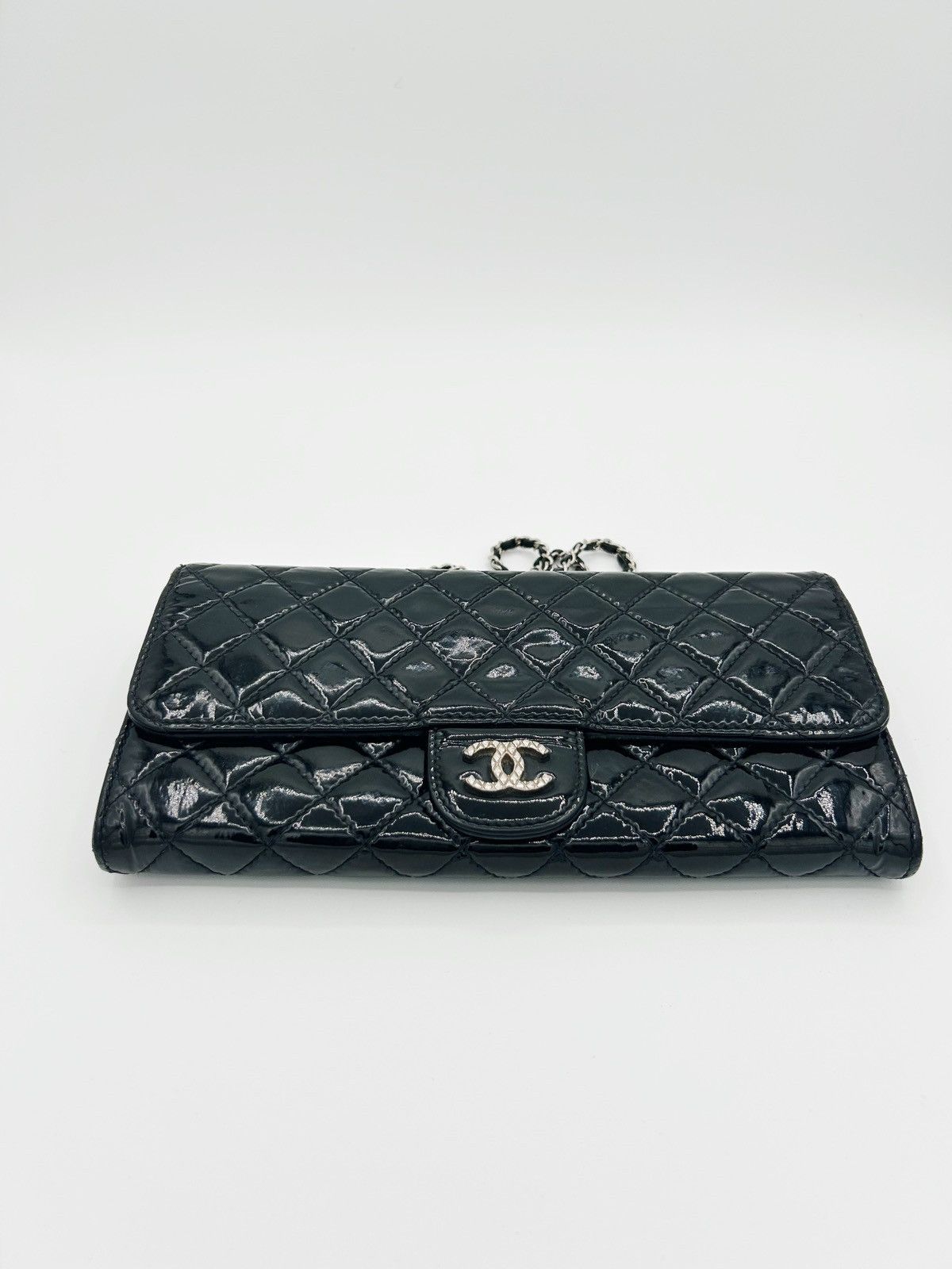 Chanel ❤️Chanel Patent Leather Quilted Wallet on a Chain❤️ Size ONE SIZE - 5 Thumbnail