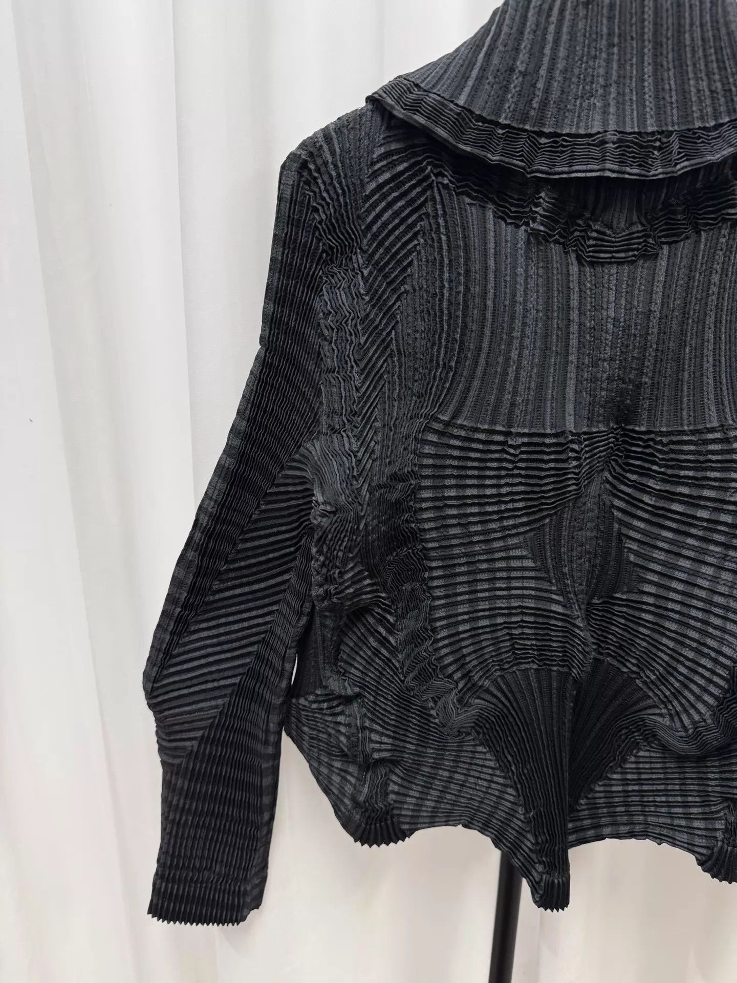 Issey Miyake ISSEY MIYAKE Bouquet Pleated Jacket Almost New Size XS / US 0-2 / IT 36-38 - 8 Thumbnail