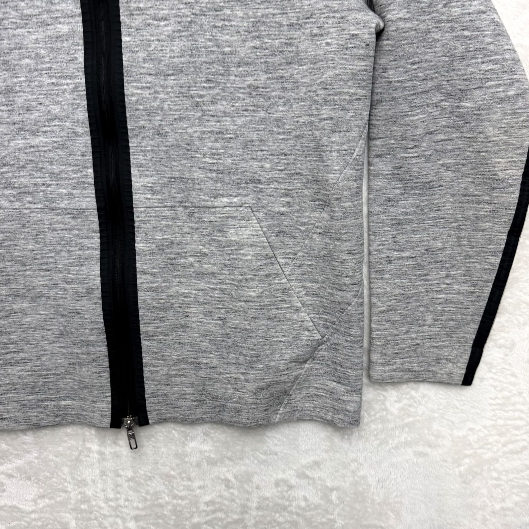 Lululemon Lululemon Jacket Hoodie Tech Mens XL Gray Full Zip Up Athleisure Performance Hoodie Black? Size US L / EU 52-54 / 3 - 4 Thumbnail