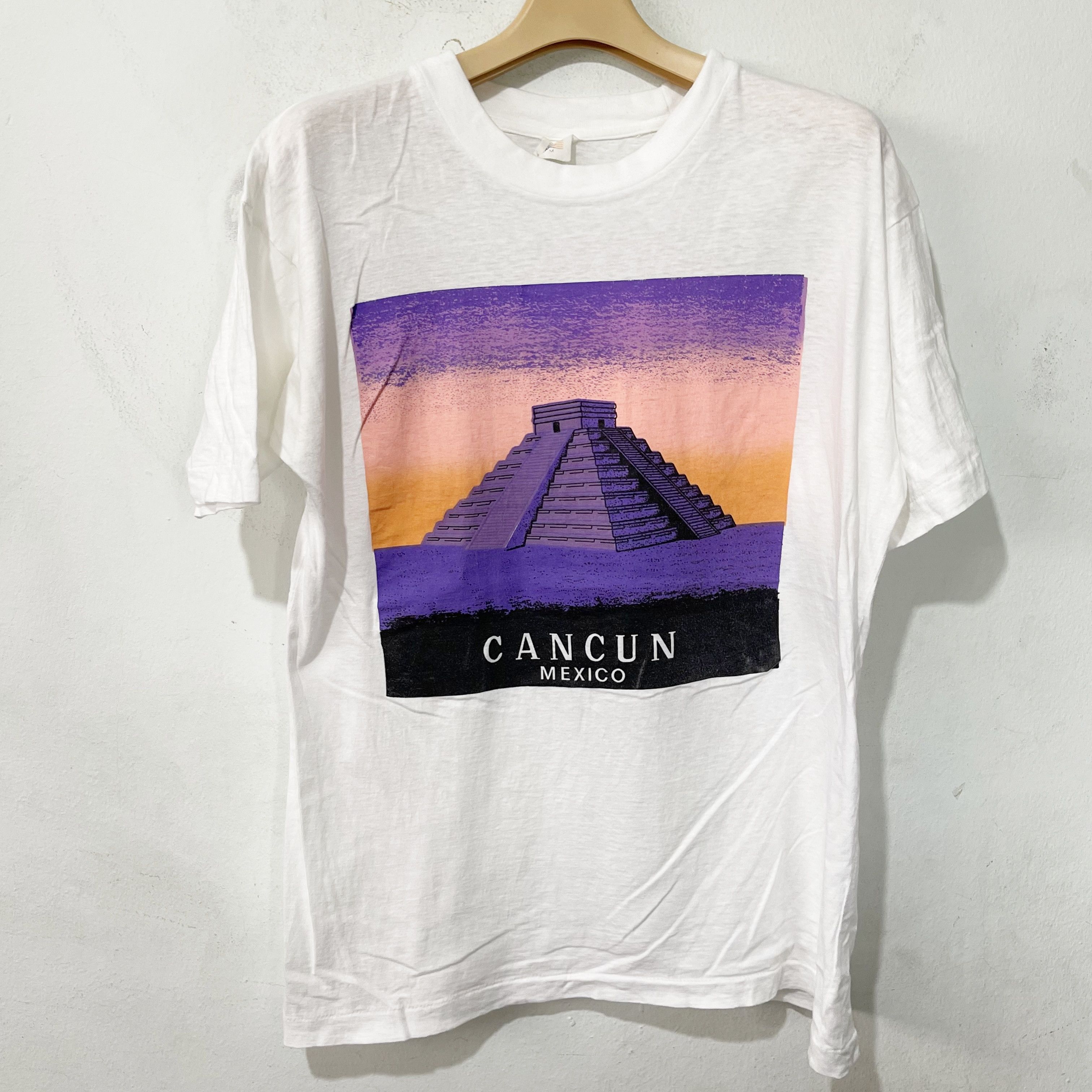 Vintage Vintage 90s Cancun Mexico T-Shirt Size US M / EU 48-50 / 2 - 1 Thumbnail