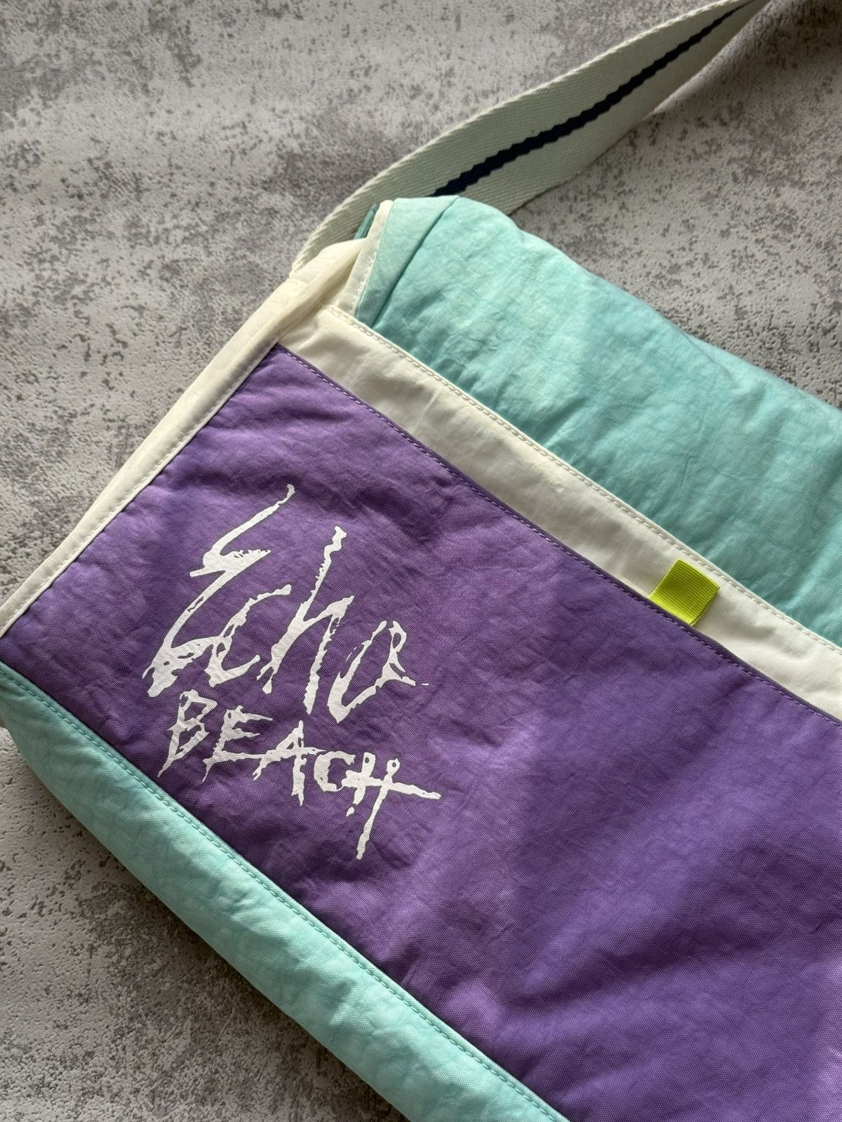 Quiksilver × Vintage Vintage Quiksilver Echo Beach Surf Crossbody Bag Size ONE SIZE - 4 Thumbnail
