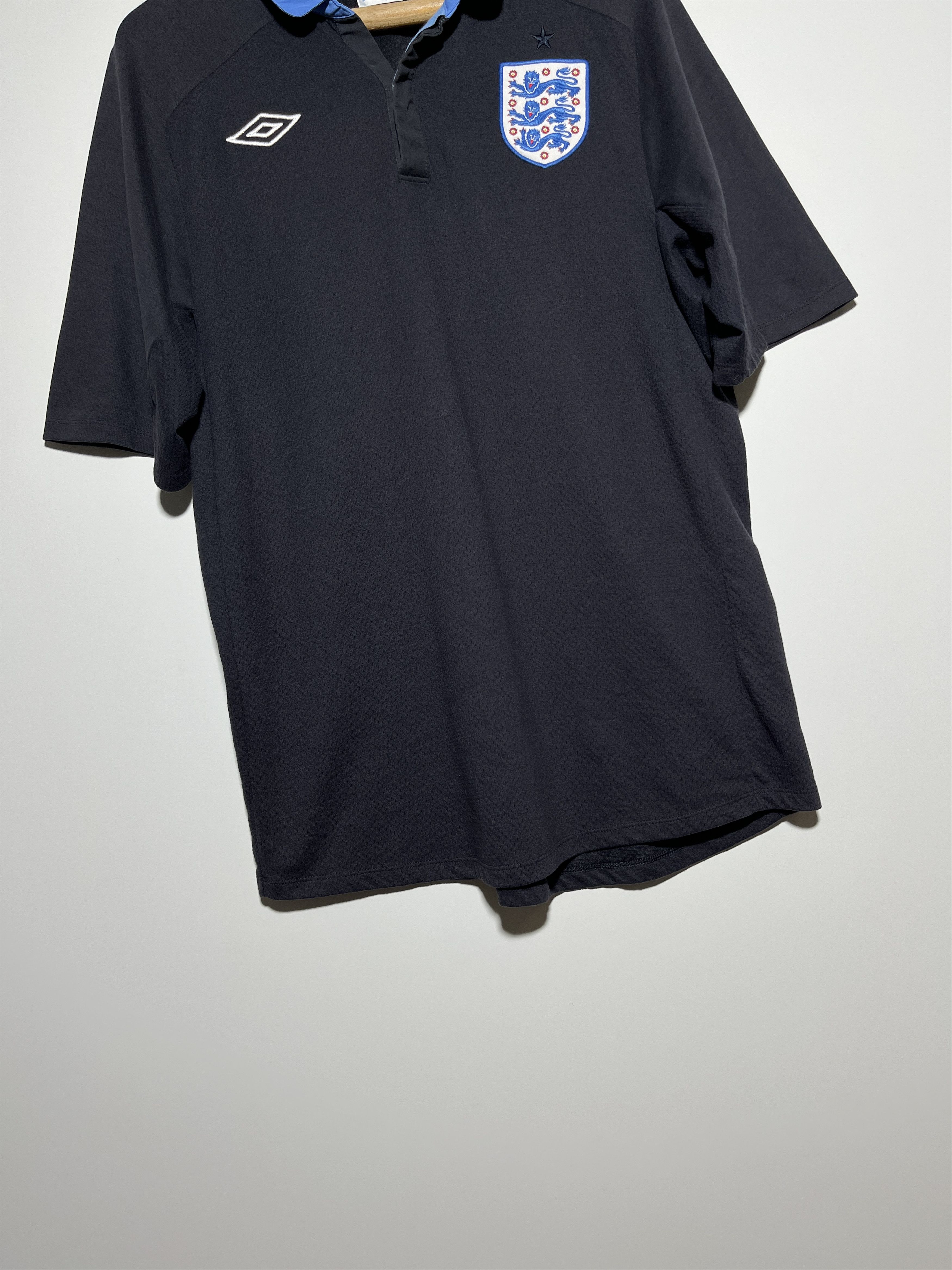 Umbro Umbro England National Team 2011-2013 Away Football Jersey Size US XL / EU 56 / 4 - 4 Thumbnail