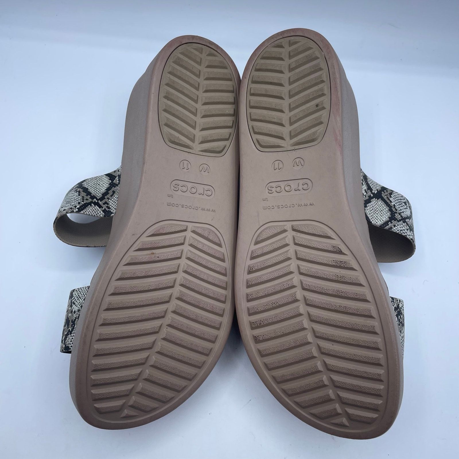 Crocs Crocs Lite Ride Brooklyn Mid Snake Skin Sandals Womens 11 Size US 11 / IT 41 - 7 Thumbnail