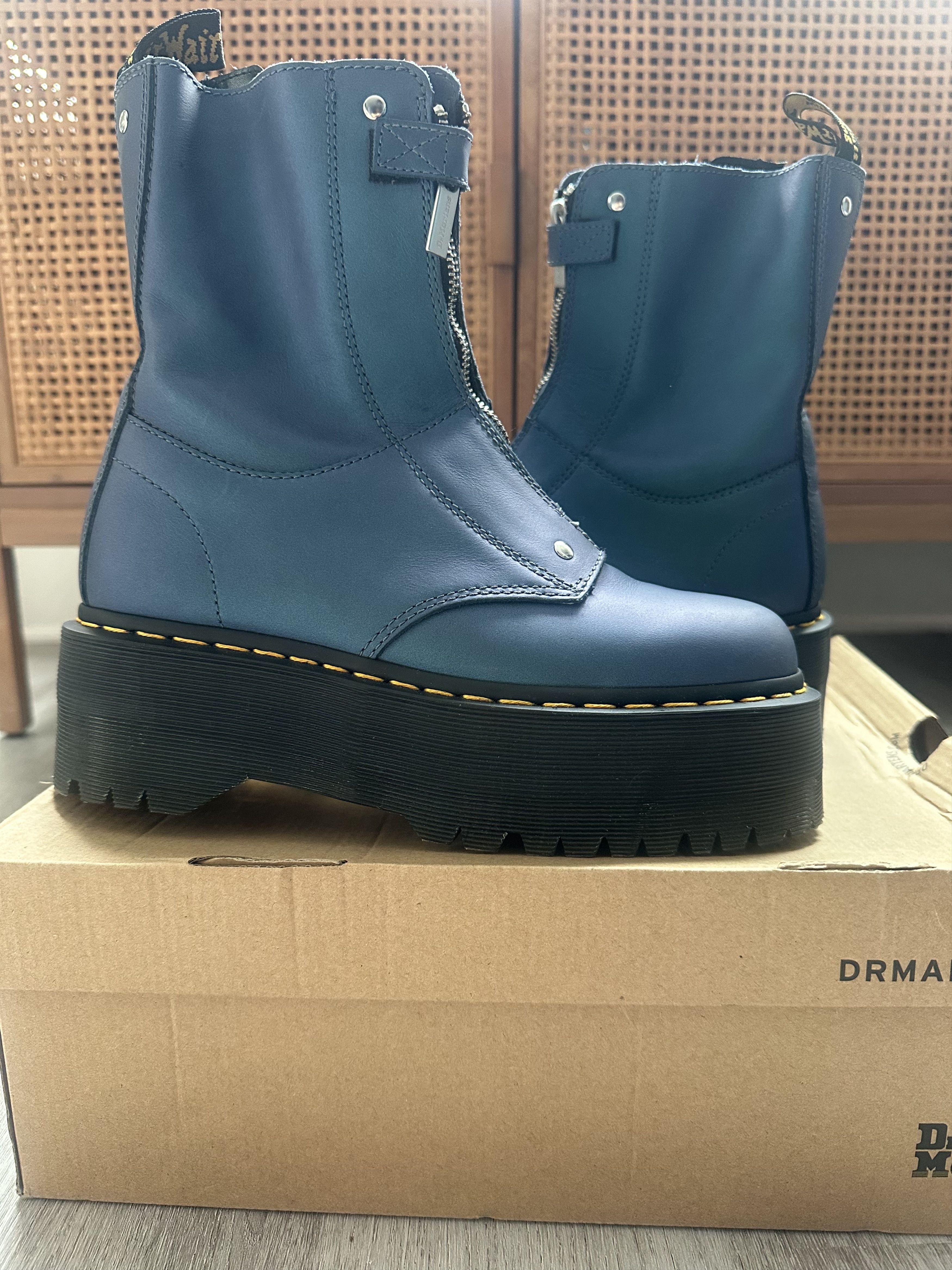Dr. Martens Dr. Martens Jetta Hi Max Size US 9 / EU 42 - 3 Thumbnail