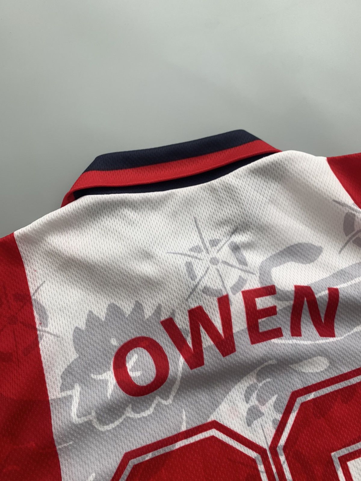 Vintage Vintage England Owen 20 Soccer Jersey Replica Football Shirt Size US M / EU 48-50 / 2 - 17 Thumbnail