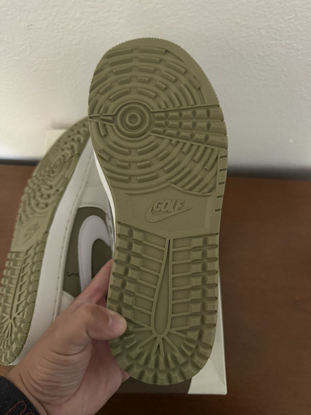 Jordan Brand × Travis Scott Travis Scott Jordan 1 Low Golf Neutral Olive Size US 8.5 / EU 41-42 - 12 Thumbnail