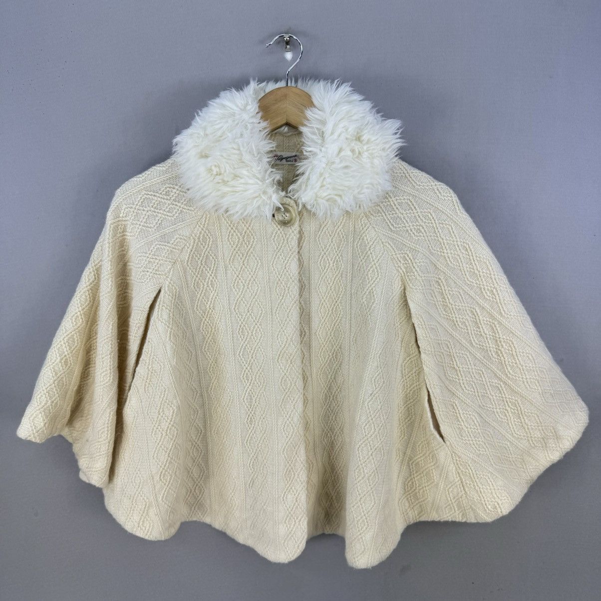 Japanese Brand Sayegusa Vintage Knit Poncho Cape with Faux Fur Collar Size ONE SIZE - 1 Thumbnail