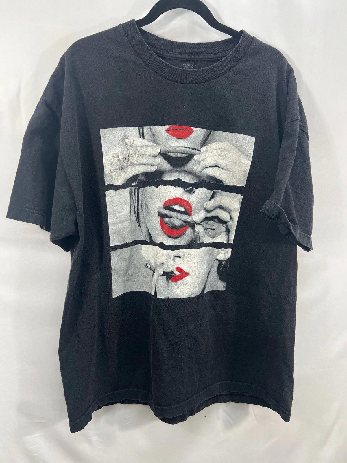 Designer Artistic Black Graphic Tee with Red Lip Motif Size US XXL / EU 58 / 5 - 1 Thumbnail