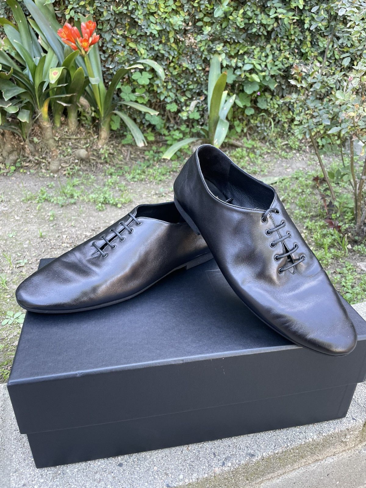 Saint Laurent Paris Saint Laurent Paris Lace Up Leather Shoes Black Low Top Size US 8 / EU 41 - 1 Thumbnail