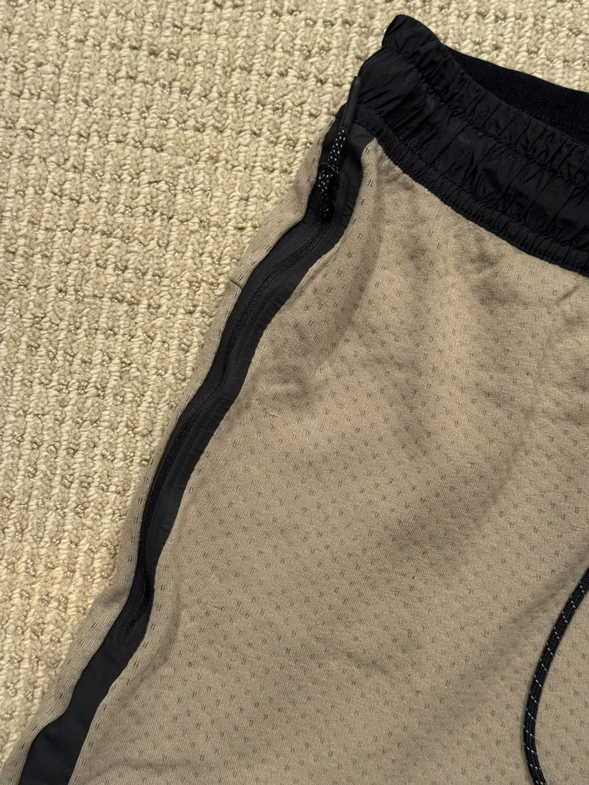 Nike Nike Shorts with Zipper Pockets Size US 32 / EU 48 - 4 Thumbnail