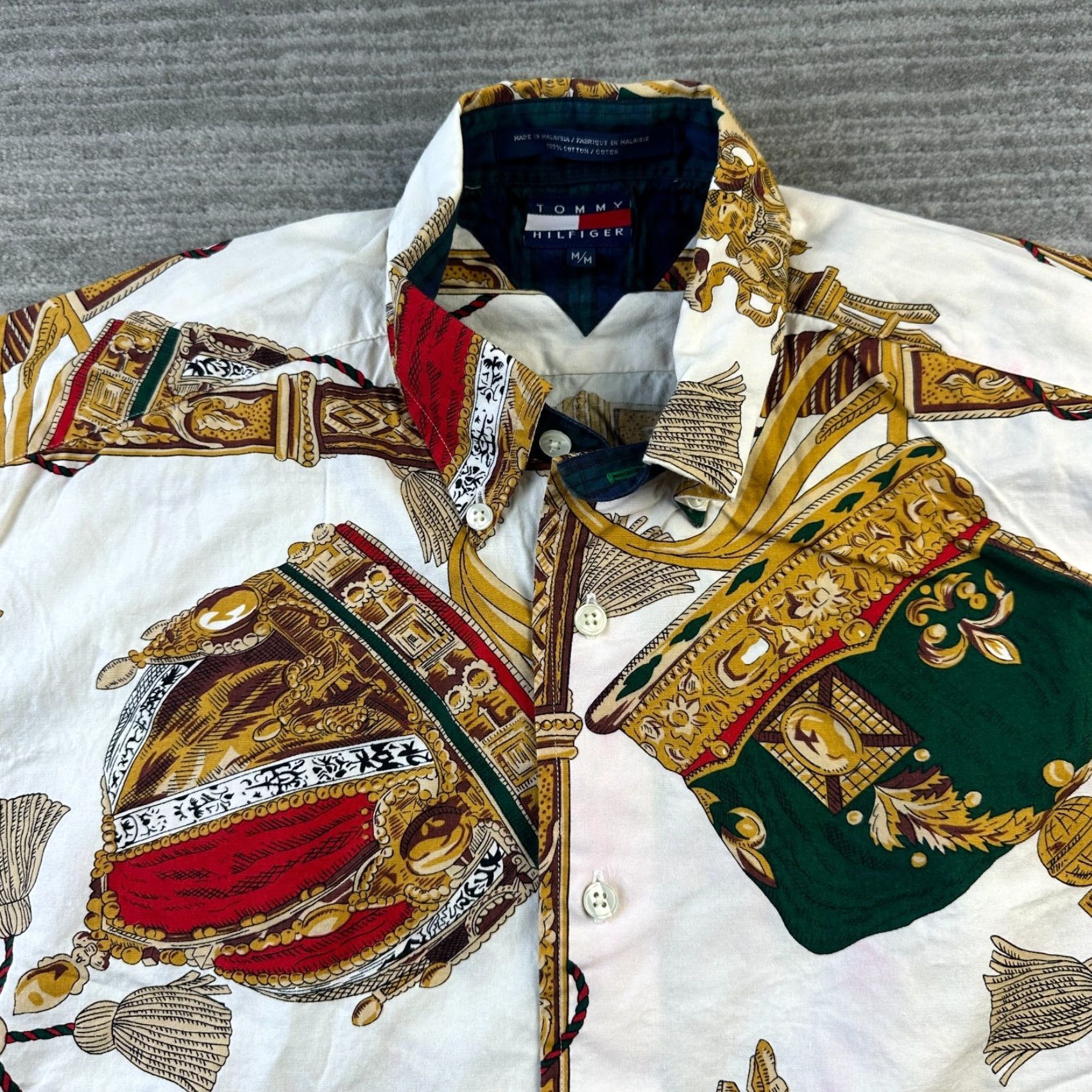 Tommy Hilfiger VINTAGE Tommy Hilfiger Shirt Mens Medium All Over Print Crest Size US M / EU 48-50 / 2 - 6 Thumbnail