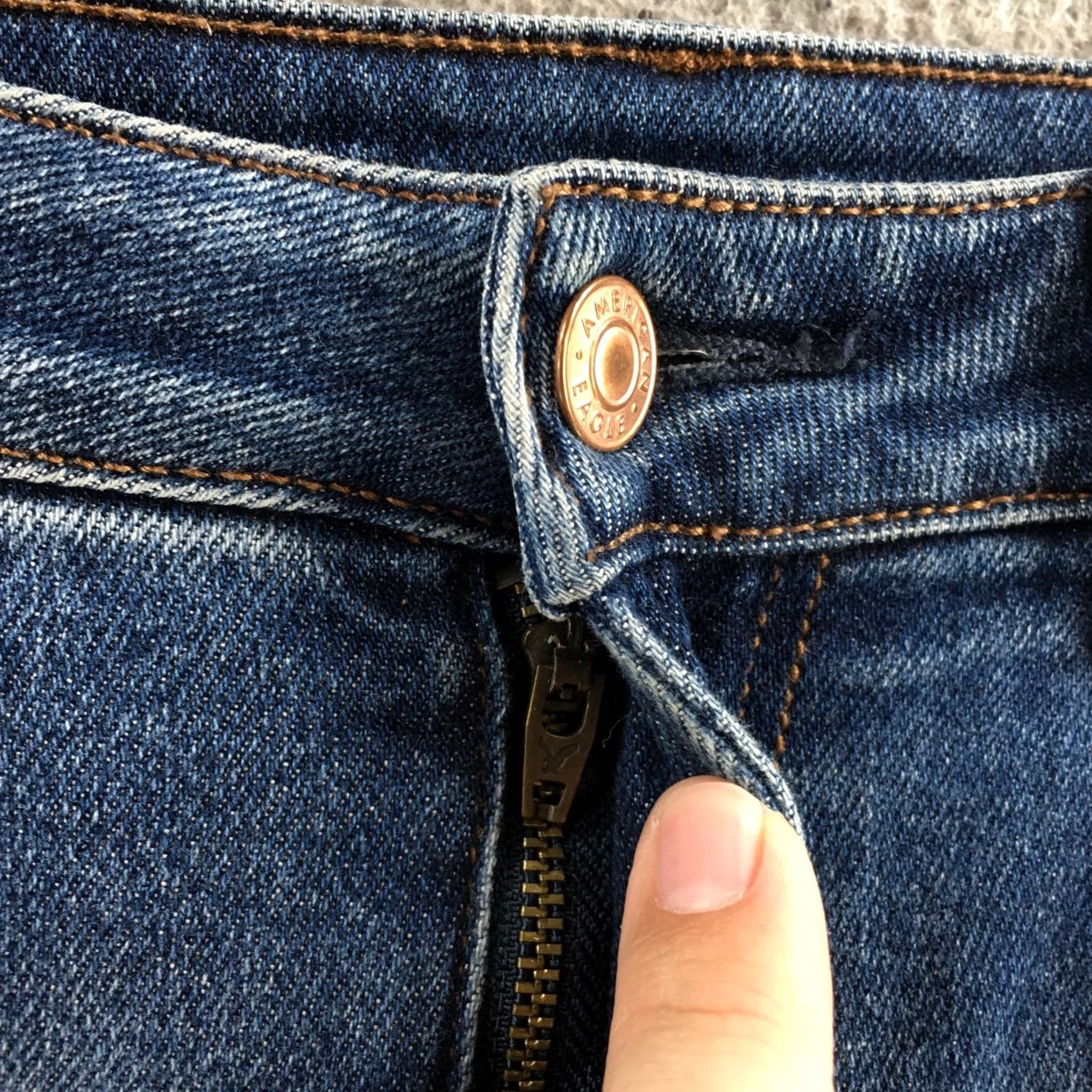 American Eagle Outfitters American Eagle Outfitters Jeans Womens 6 Blue Distressed Zip Fly Button Front Casual Pocket Size 28" / US 6 / IT 42 - 5 Thumbnail