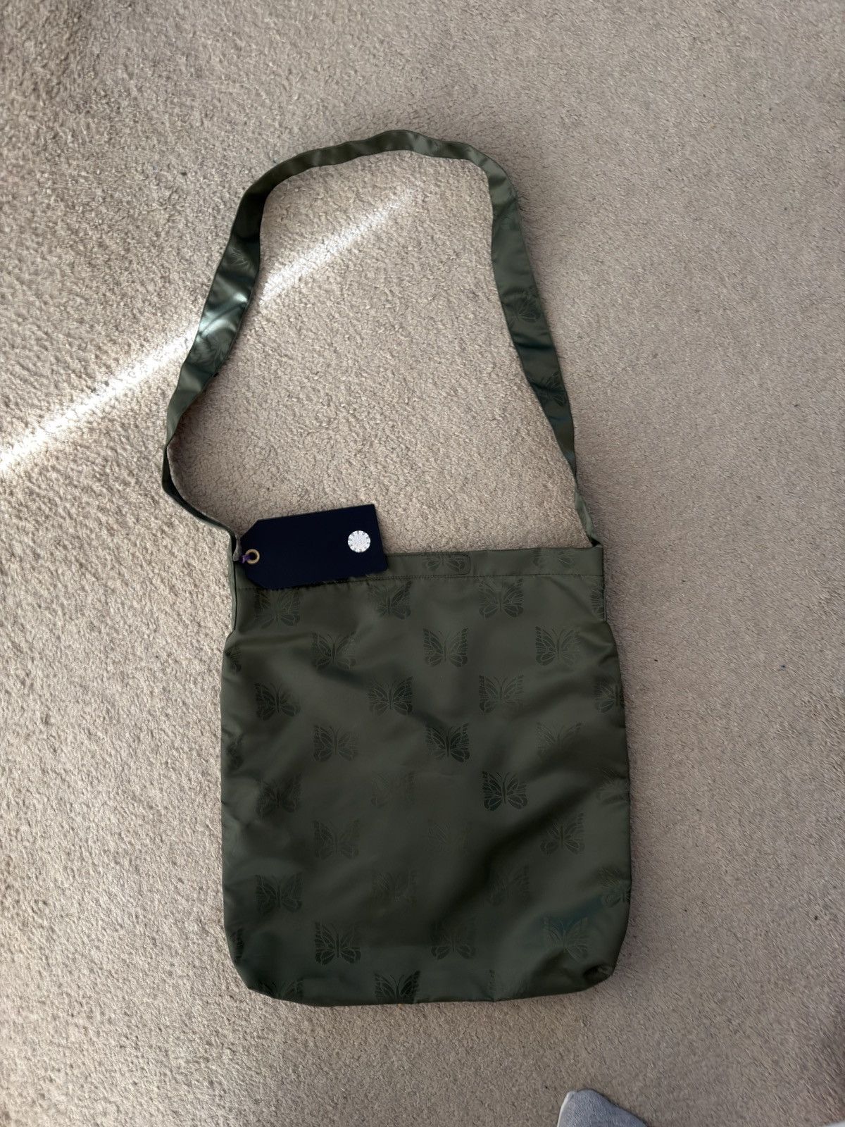 Needles Needles book bag. New with tag. Nylon. Green. Size ONE SIZE - 1 Thumbnail
