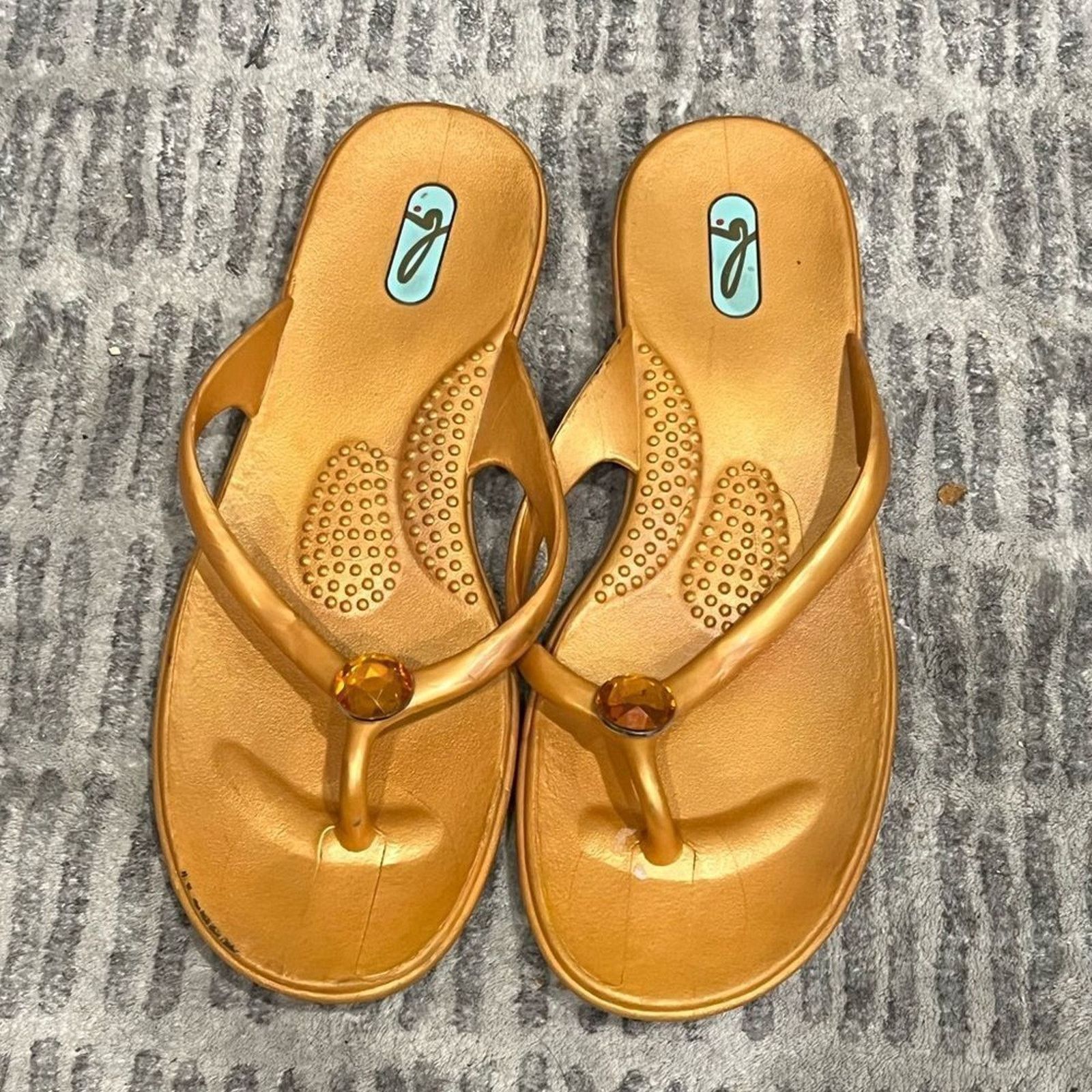 Vintage Oka B Flip Flops Sandals Side Heel Cup Gold Size 8 Size US 8 / IT 38 - 1 Thumbnail