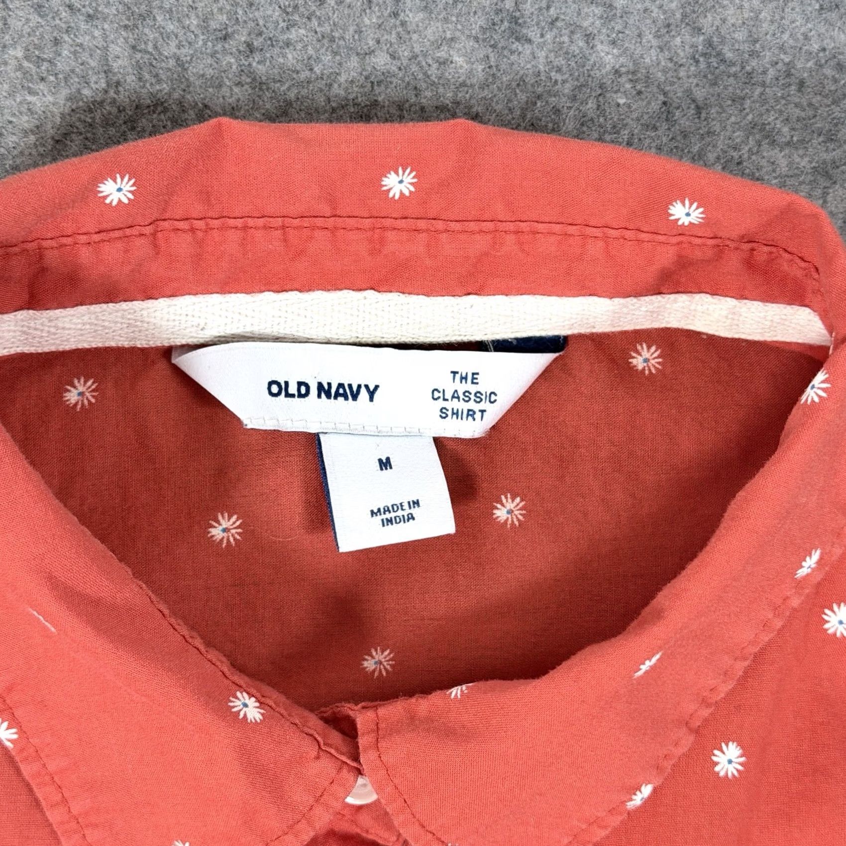 Old Navy Old Navy Button-Up Shirt Women Medium Orange Red Floral Long Sleeve, Classic Vintage? (Note: Original title indicates vintage: No) Size M / US 6-8 / IT 42-44 - 3 Thumbnail