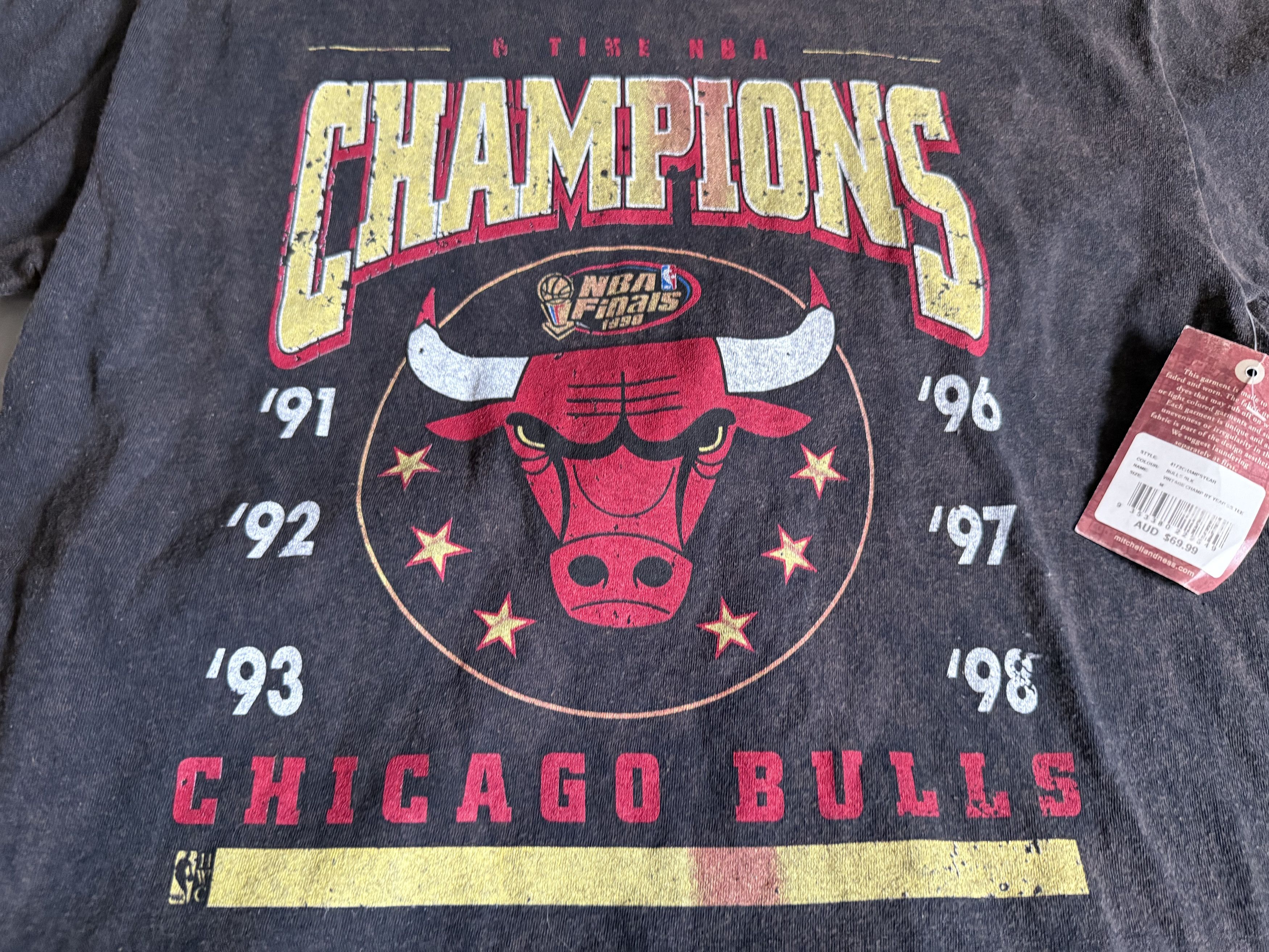 Mitchell & Ness × NBA Mitchell & Ness Chicago Bulls Vintage distressed Tee Shirt Size US M / EU 48-50 / 2 - 1 Thumbnail