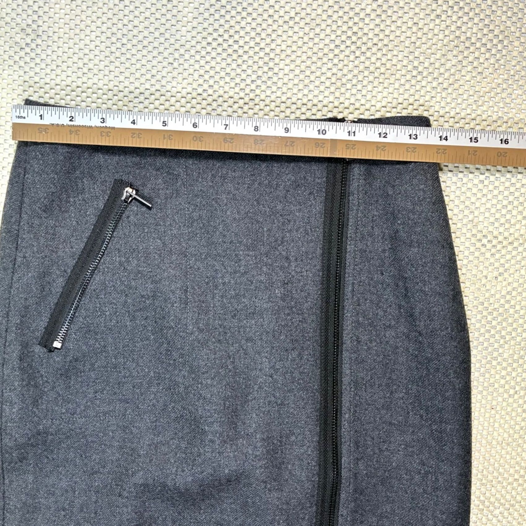 J.Crew EUC J. Crew Grey Wool Pencil Skirt Knee Length Zipper Accent Size 0 Size 25" / US 0 / IT 36 - 6 Thumbnail