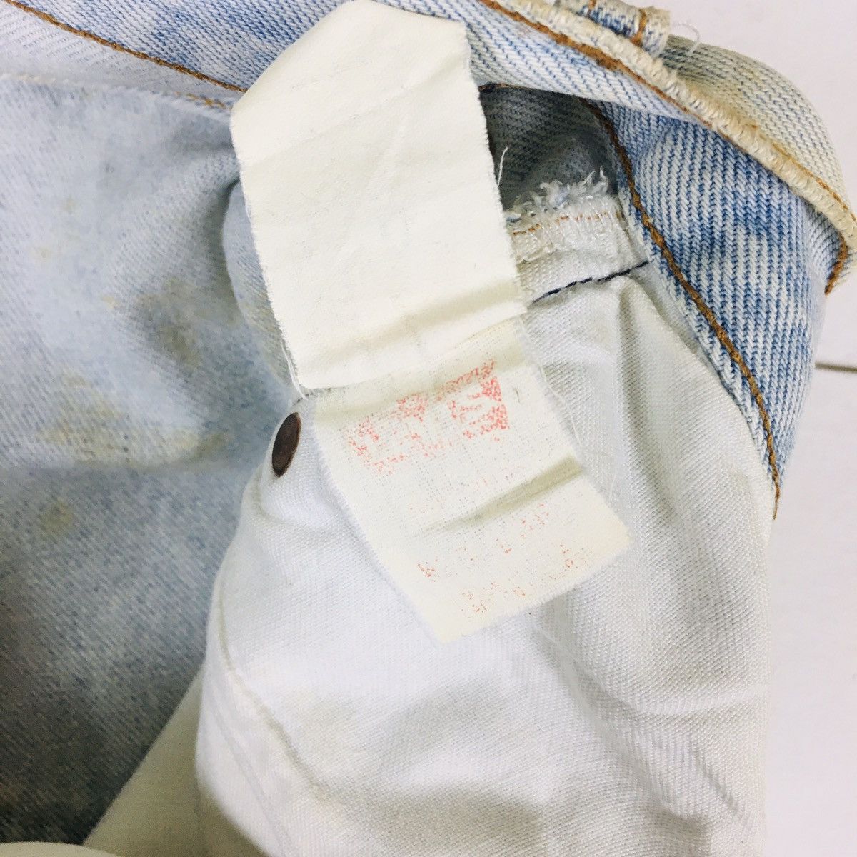 Levi's Vintage Clothing Vintage Levis 501 Made in USA Button Stamp 555 Size US 28 / EU 44 - 13 Thumbnail