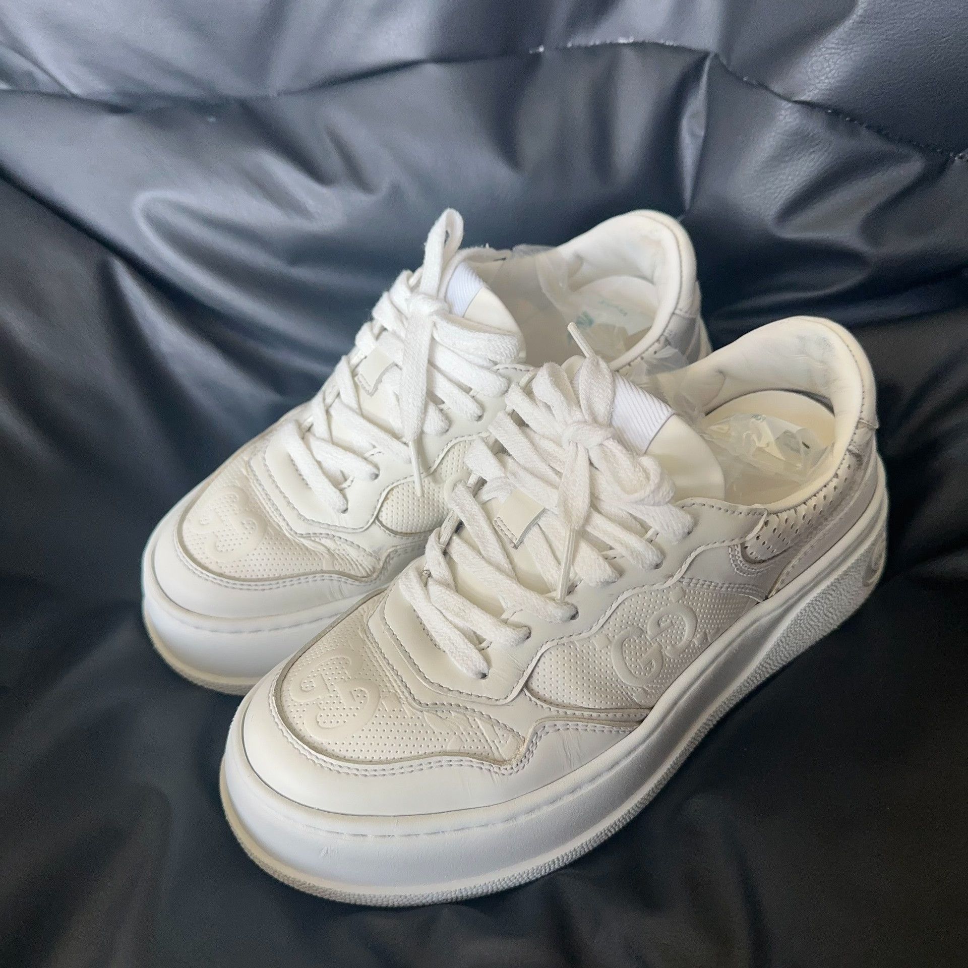 Gucci Gucci Lowtop Sneakers 35 Women Size US 5 / IT 35 - 1 Thumbnail