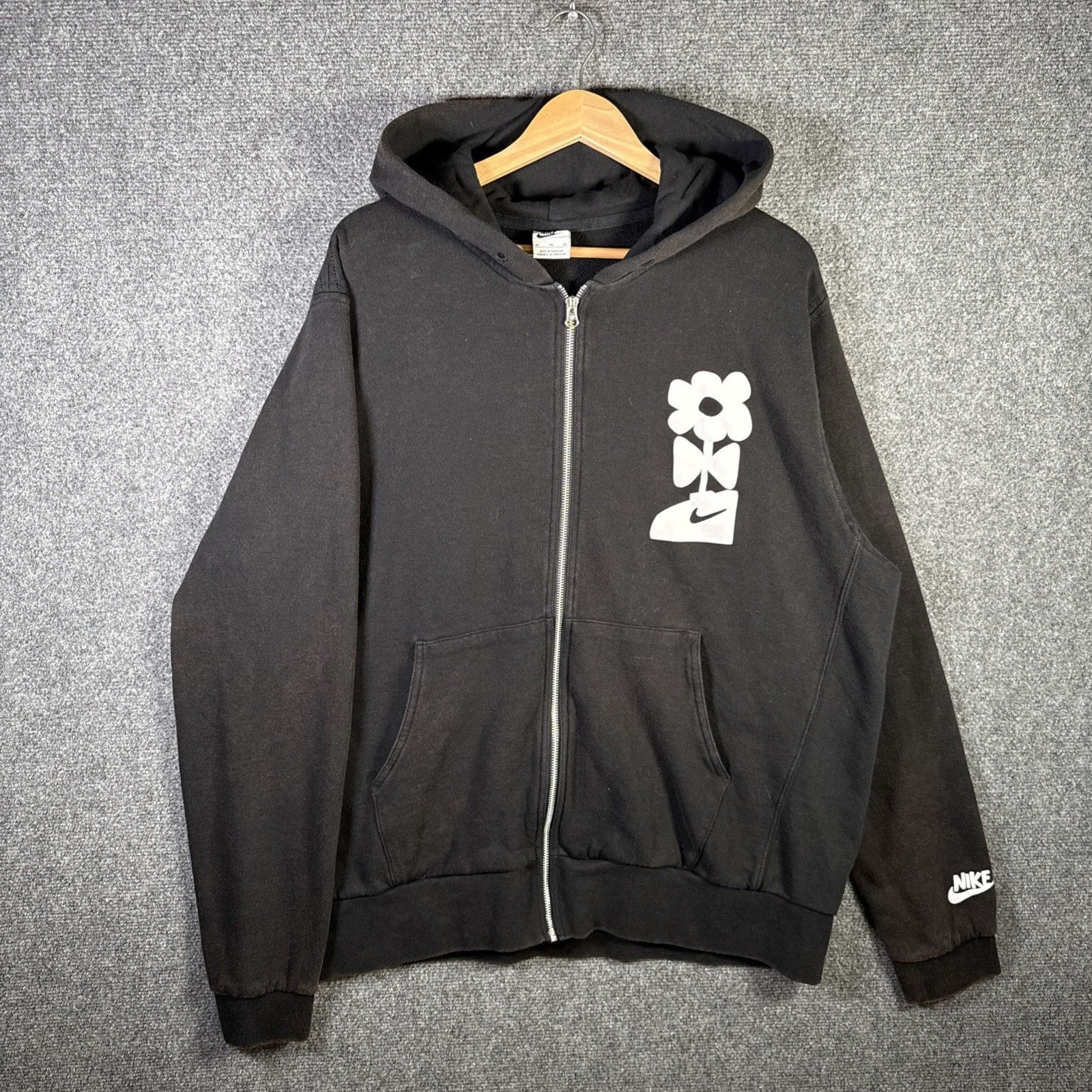 Nike Vintage Nike Hoodie Mens XL Black Y2K Sneaker Flower Cactus Size US XL / EU 56 / 4 - 2 Thumbnail