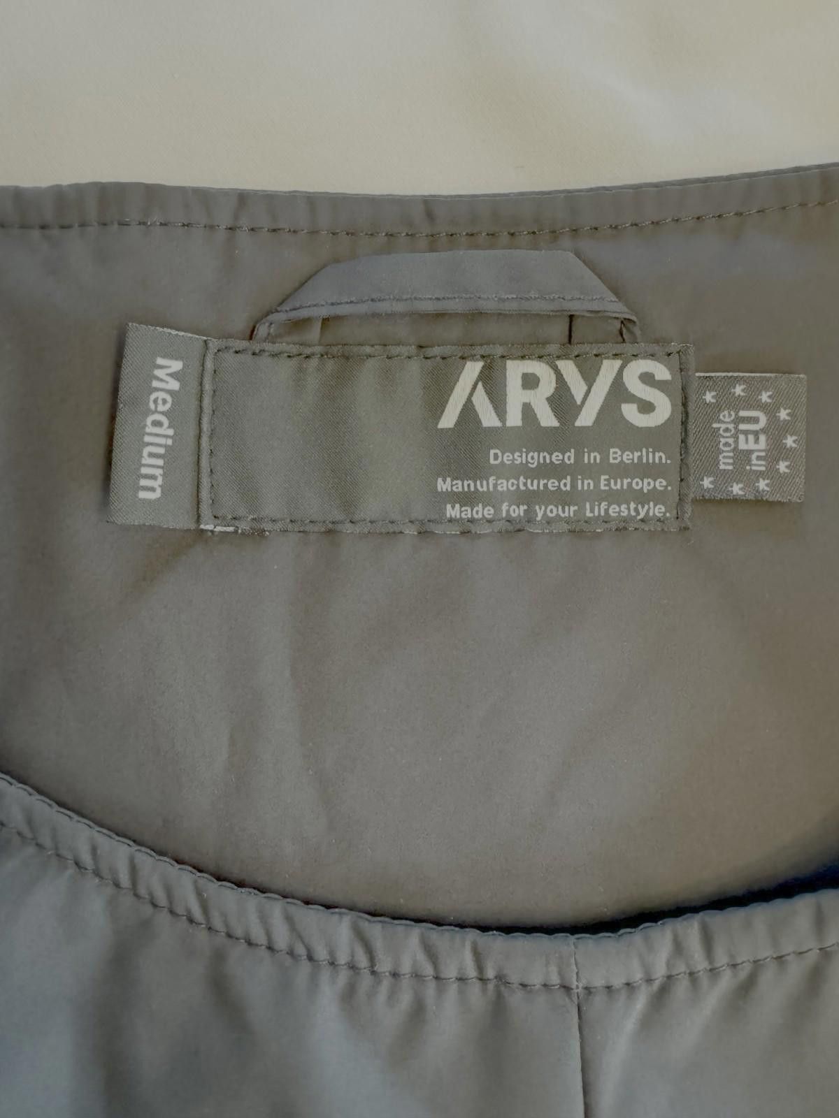 Other NEW $320 ARYS PRO PADDED VEST MEN MEDIUM EUROPEAN STREETWEAR Size US M / EU 48-50 / 2 - 4 Thumbnail