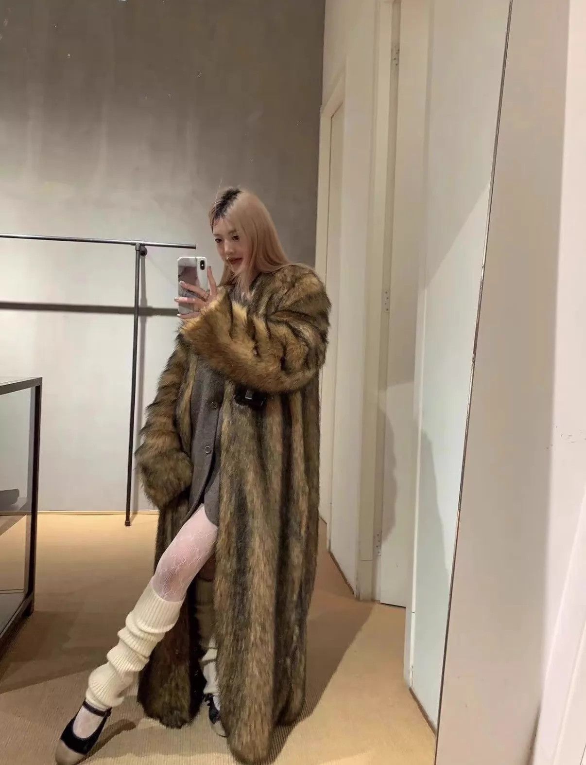Other hed mayner eco fur long coat XS back slit like new Size XS / US 0-2 / IT 36-38 - 2 Thumbnail