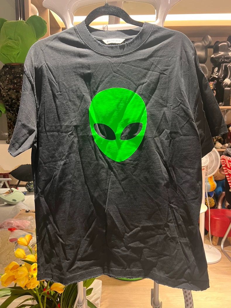Balenciaga Balenciaga Alien Short Sleeve Size M Size US M / EU 48-50 / 2 - 1 Thumbnail