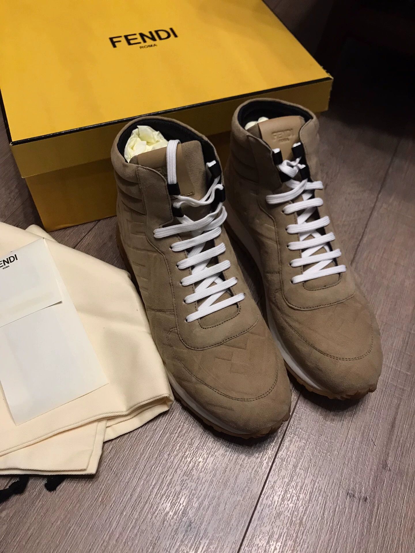 Fendi Fendi New Suede Casual Sneakers 42 (big) Embossed Logo Size US 9 / EU 42 - 1 Thumbnail