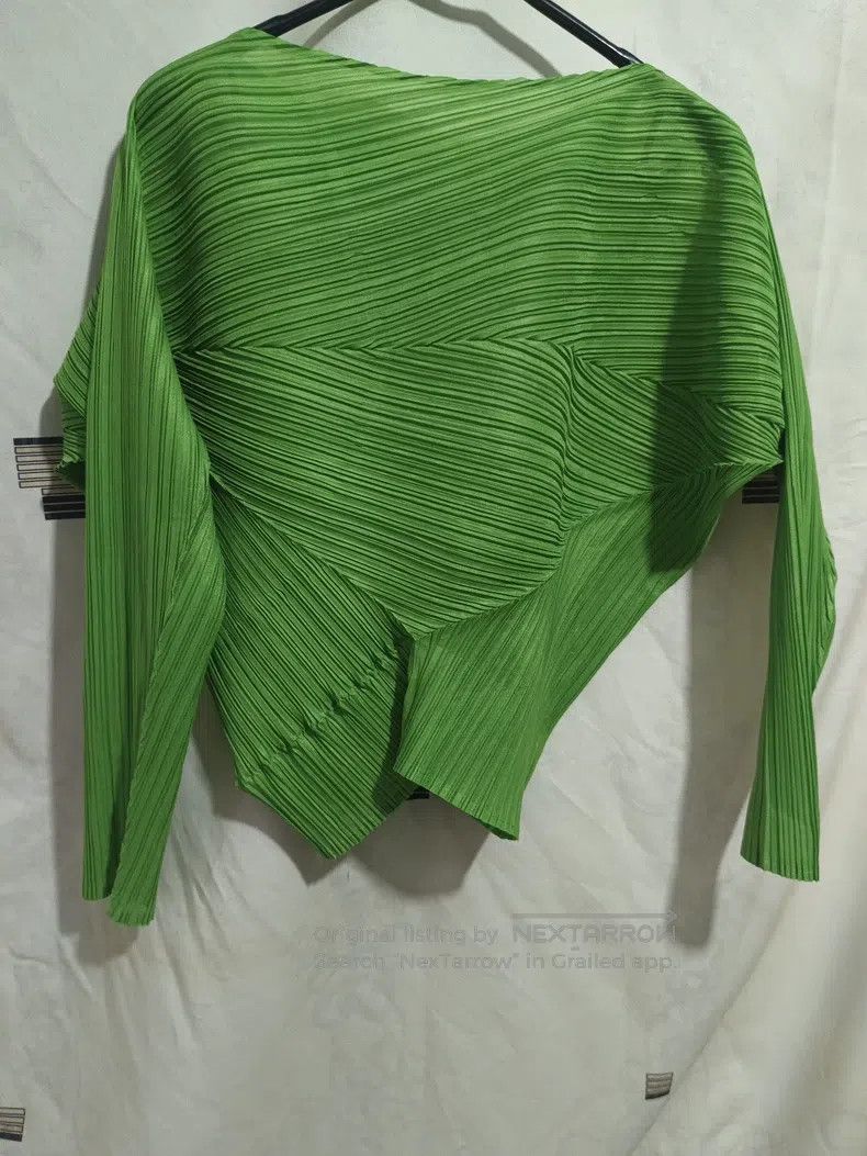 Issey Miyake Issey Miyake Green Pleated Top Size L / US 10 / IT 46 - 1 Thumbnail