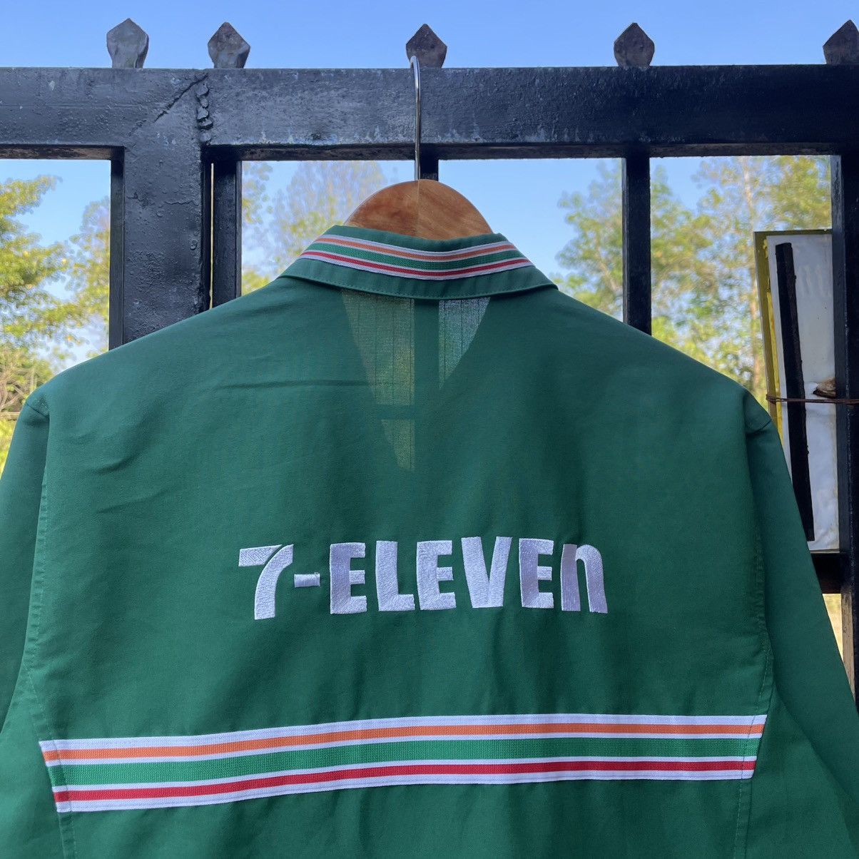 Japanese Brand 🔥🇯🇵Seven Eleven Big Logo Full Zipper Uniform Work Shirts Size US M / EU 48-50 / 2 - 2 Thumbnail
