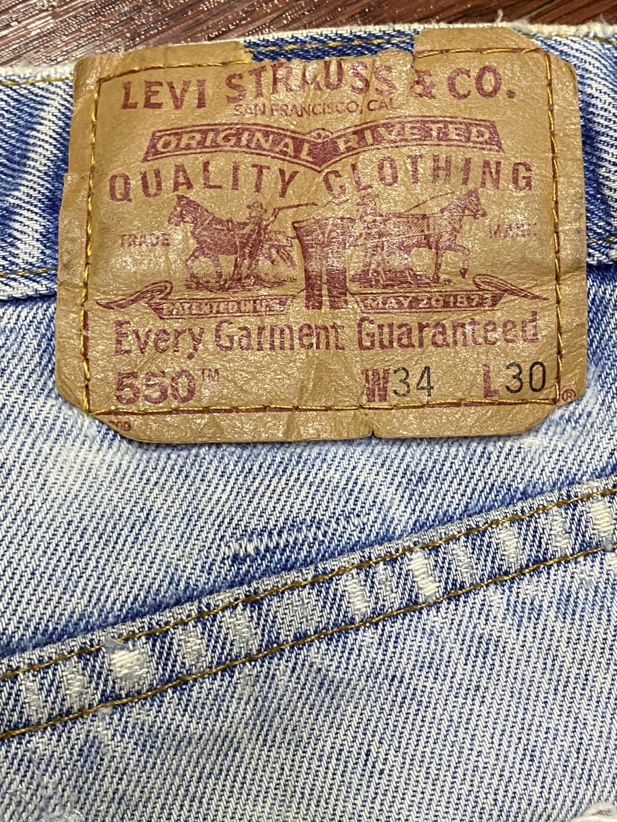 Levi's Vintage Clothing Vintage Levis550 90’s Faded Ripped Short Jeans Size US 34 / EU 50 - 13 Thumbnail