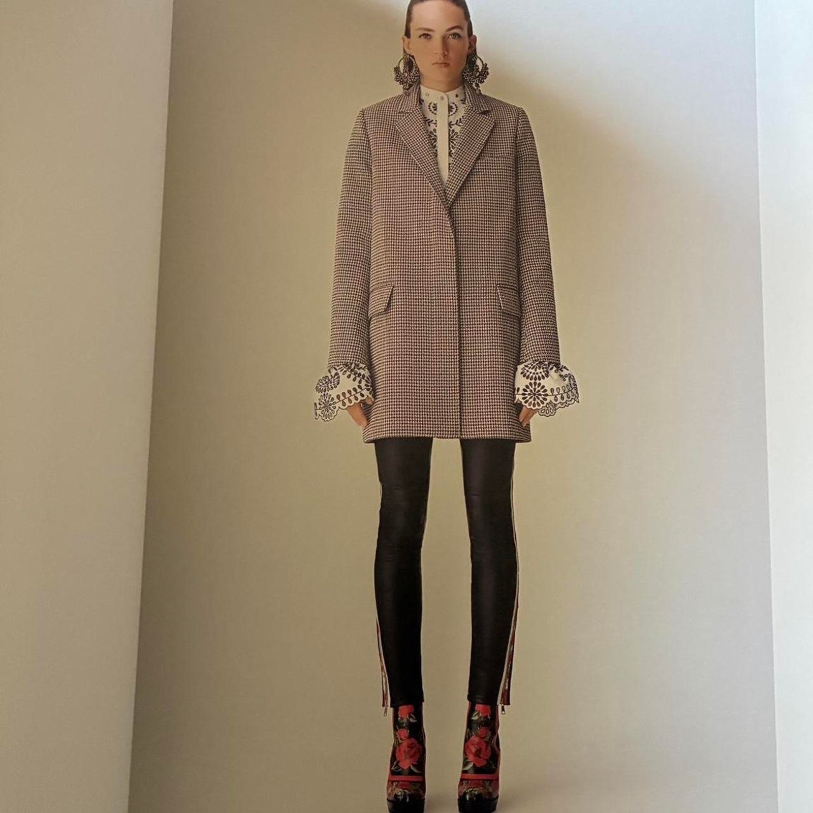 Alexander McQueen ALEXANDER MQUEEN PRE S/S 2017 WOMENSWEAR look book catalog Size ONE SIZE - 4 Thumbnail