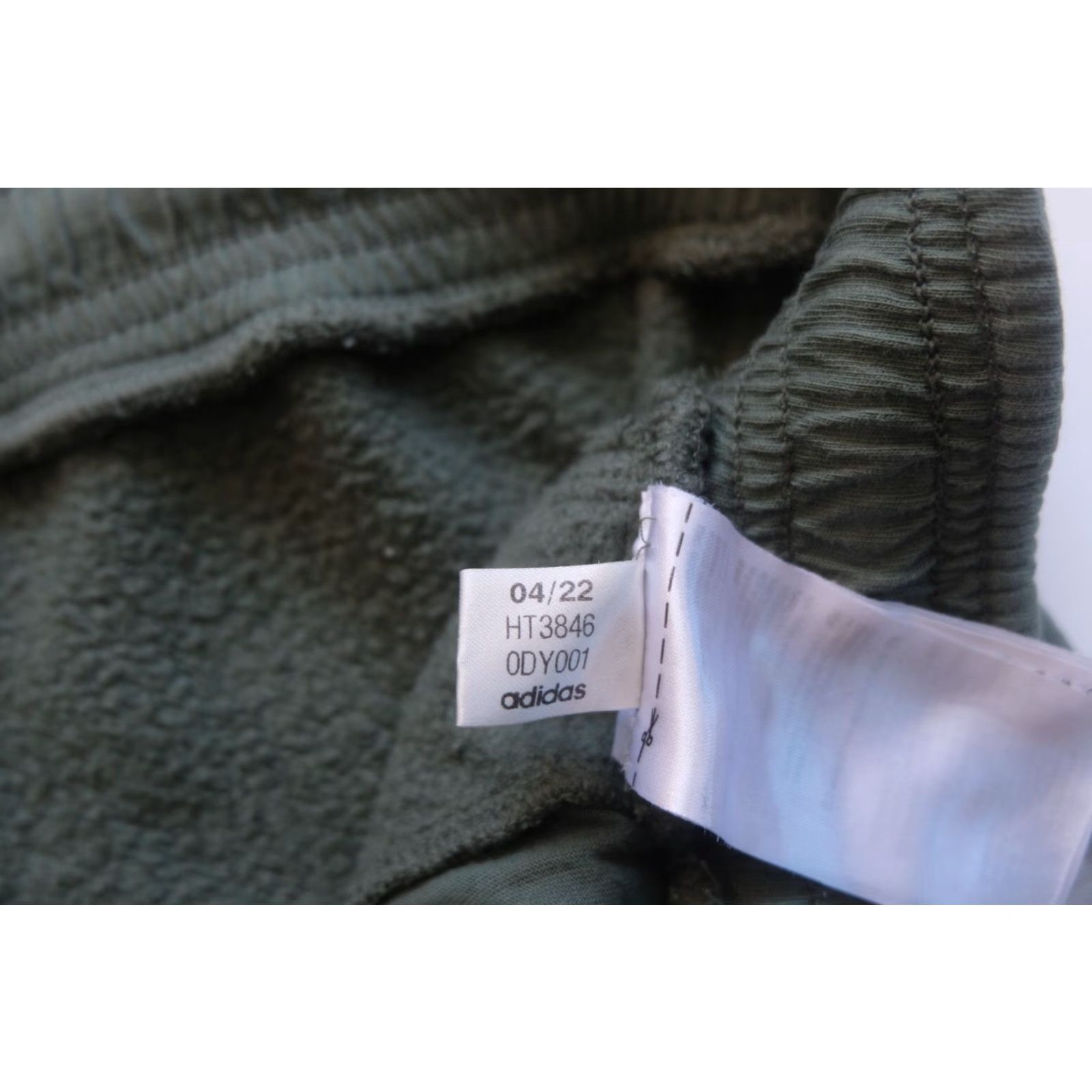 Adidas ADIDAS ORIGINALS TREFOIL FRENCH TERRY SHORTS ARMY GREEN WOMENS SZ L Size 36" / US 14 / IT 50 - 5 Thumbnail